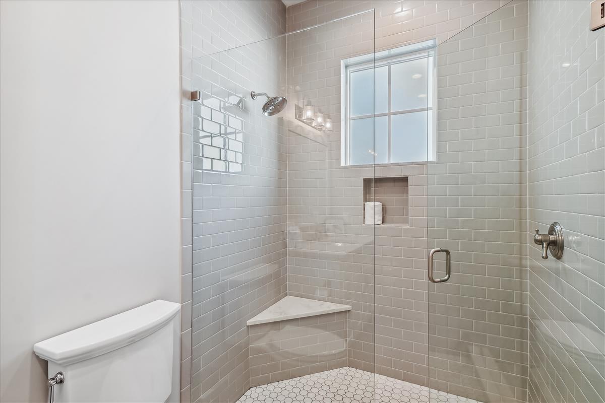 King Guest En-Suite - Walk-In Shower