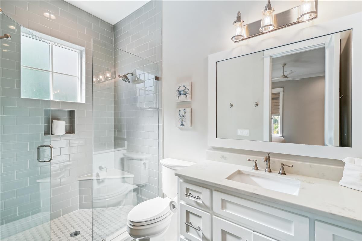 King Guest En-Suite - Single Vanity & Walk-In Shower