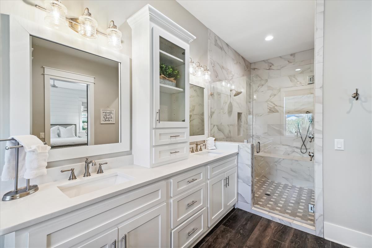 Primary King En-Suite - Dual Vanities & Walk-In Shower
