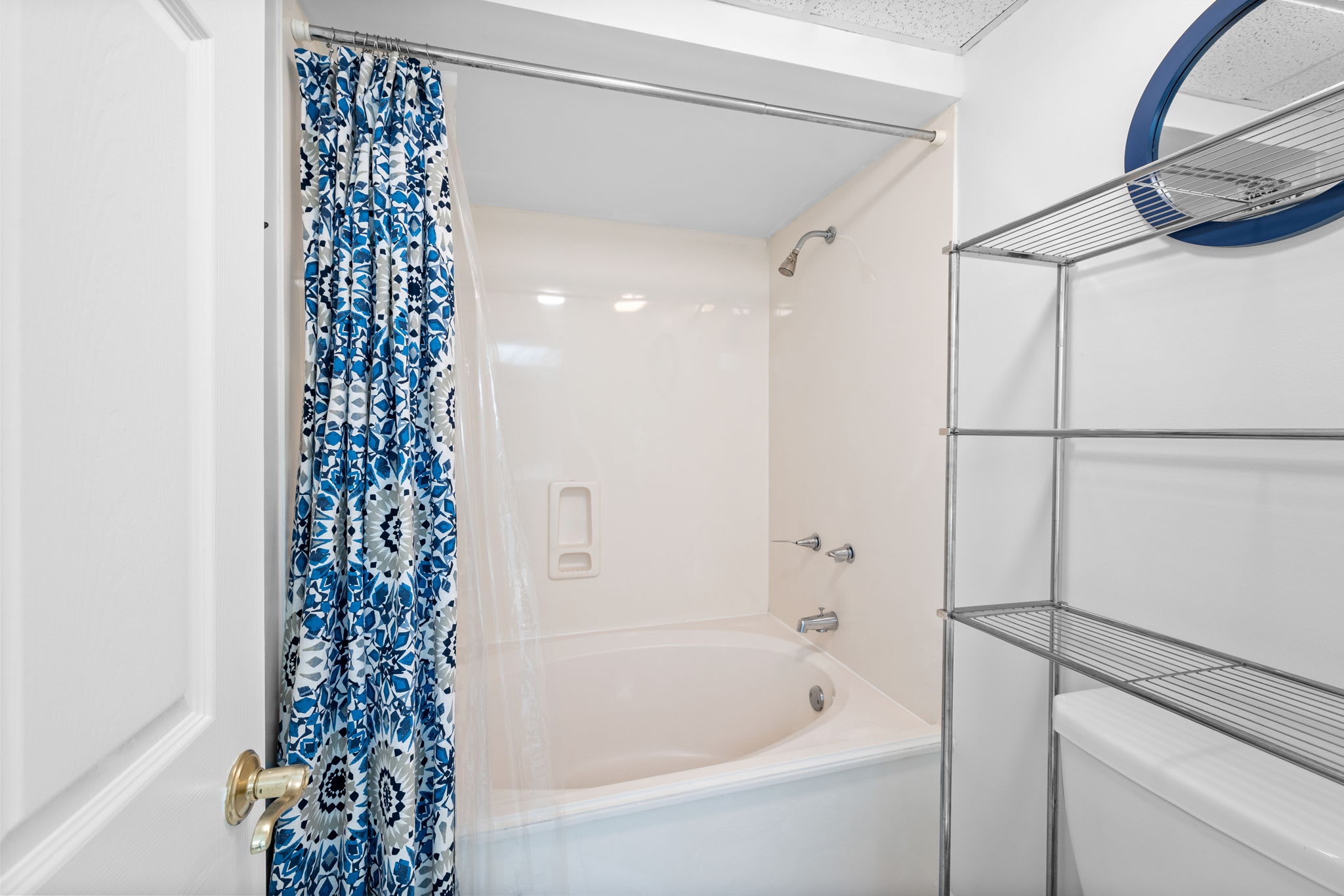 Primary En Suite with Dual Sinks and Tub/Shower Combo