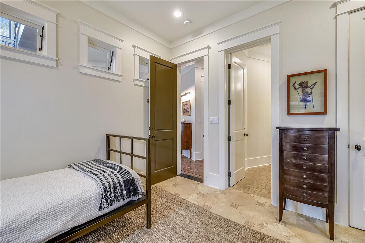 Twin Room - Access to Private En-Suite