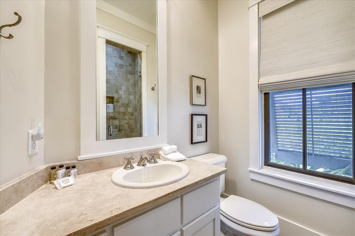 Twin En-Suite - Single Vanity