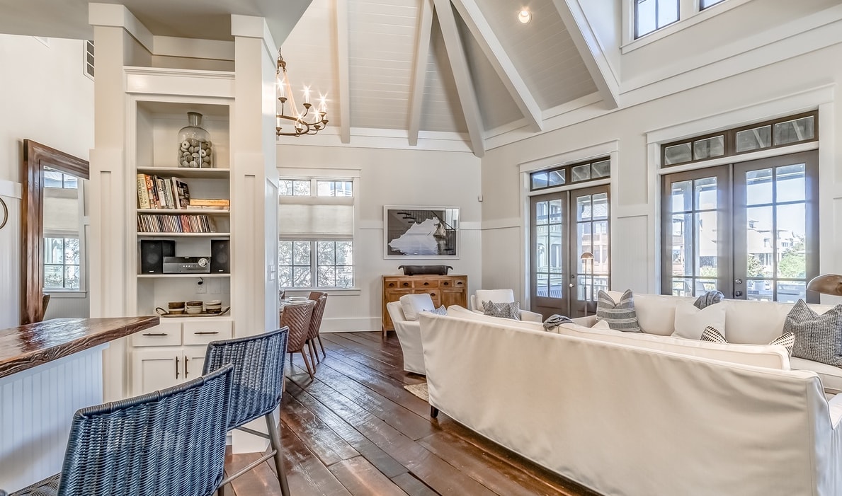 Spacious Living Space for Friends & Family