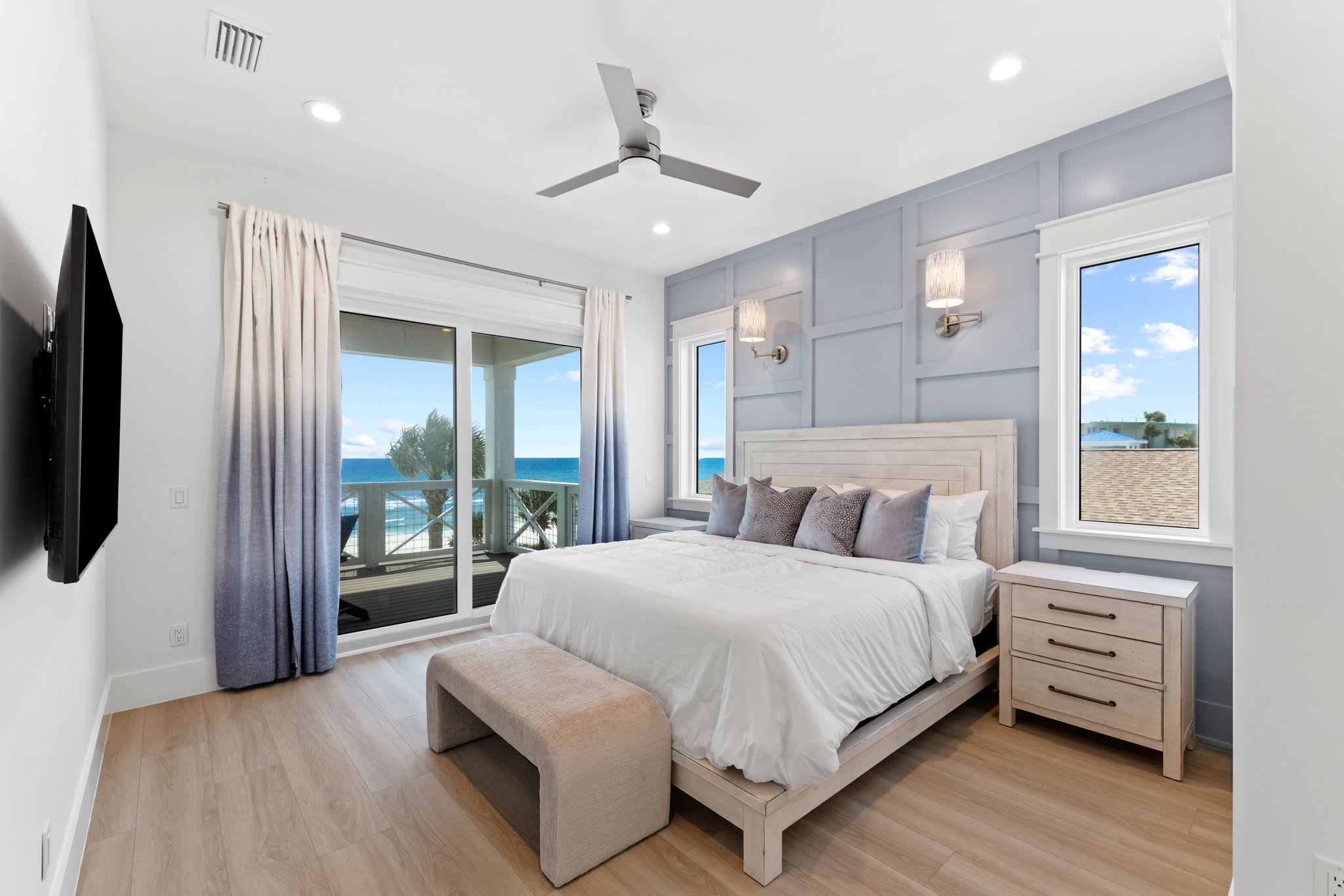 2nd Floor - Gulf Front Guest Suite - King Size Bed