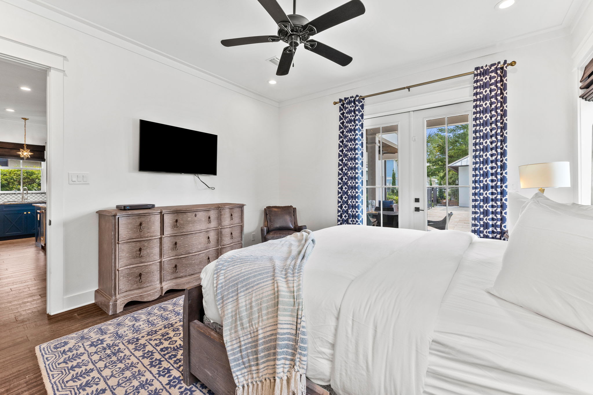 1st Floor - Primary Suite - King with Access to Pool