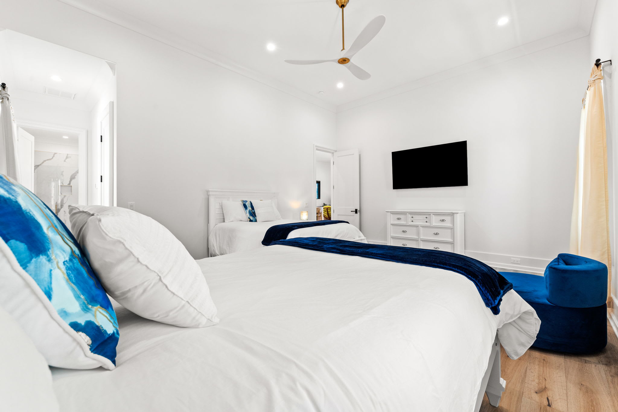 2nd Floor - Guest Room - Two Queens