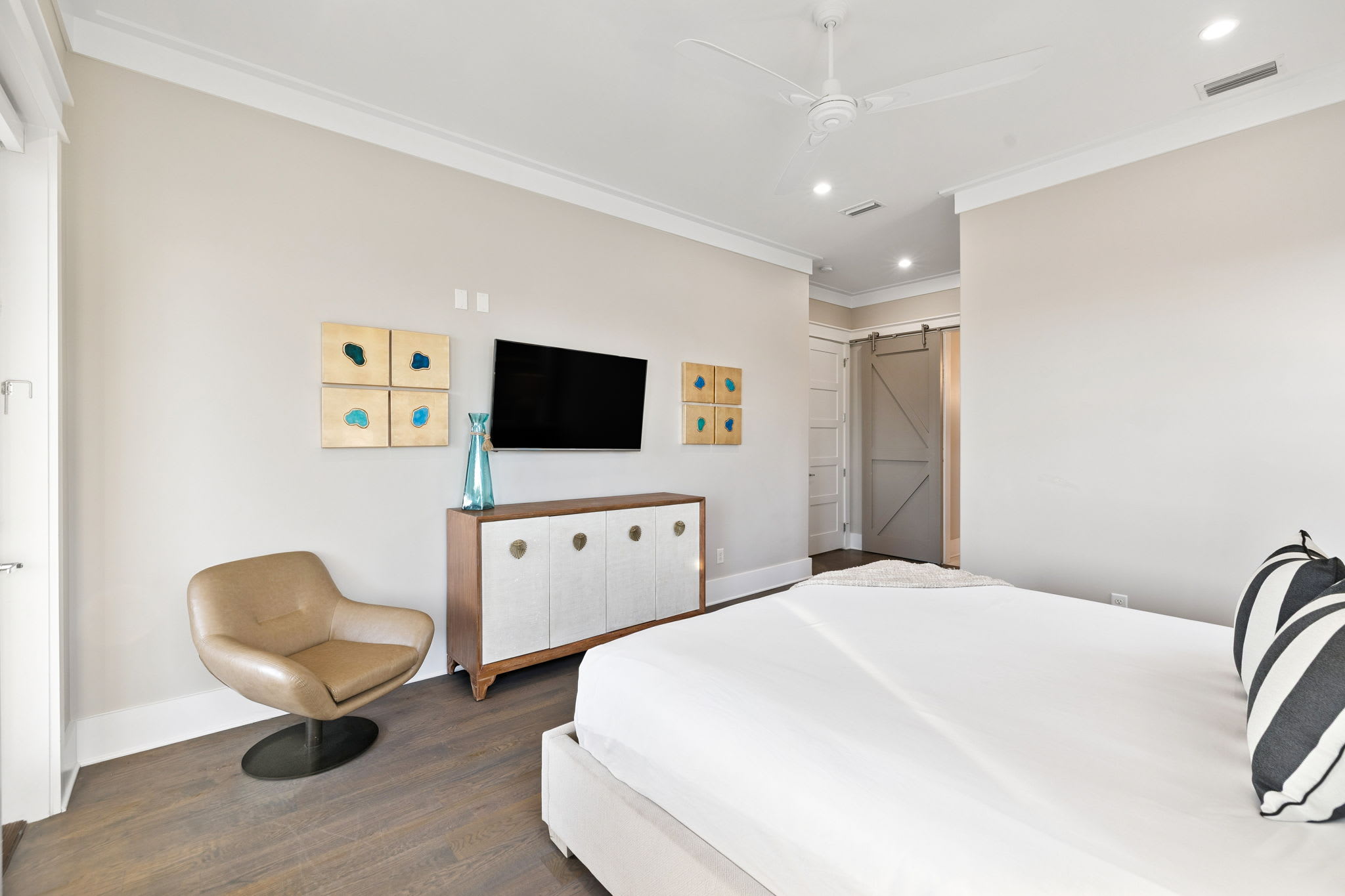 Primary King Suite - Balcony Access + Flat-Screen TV