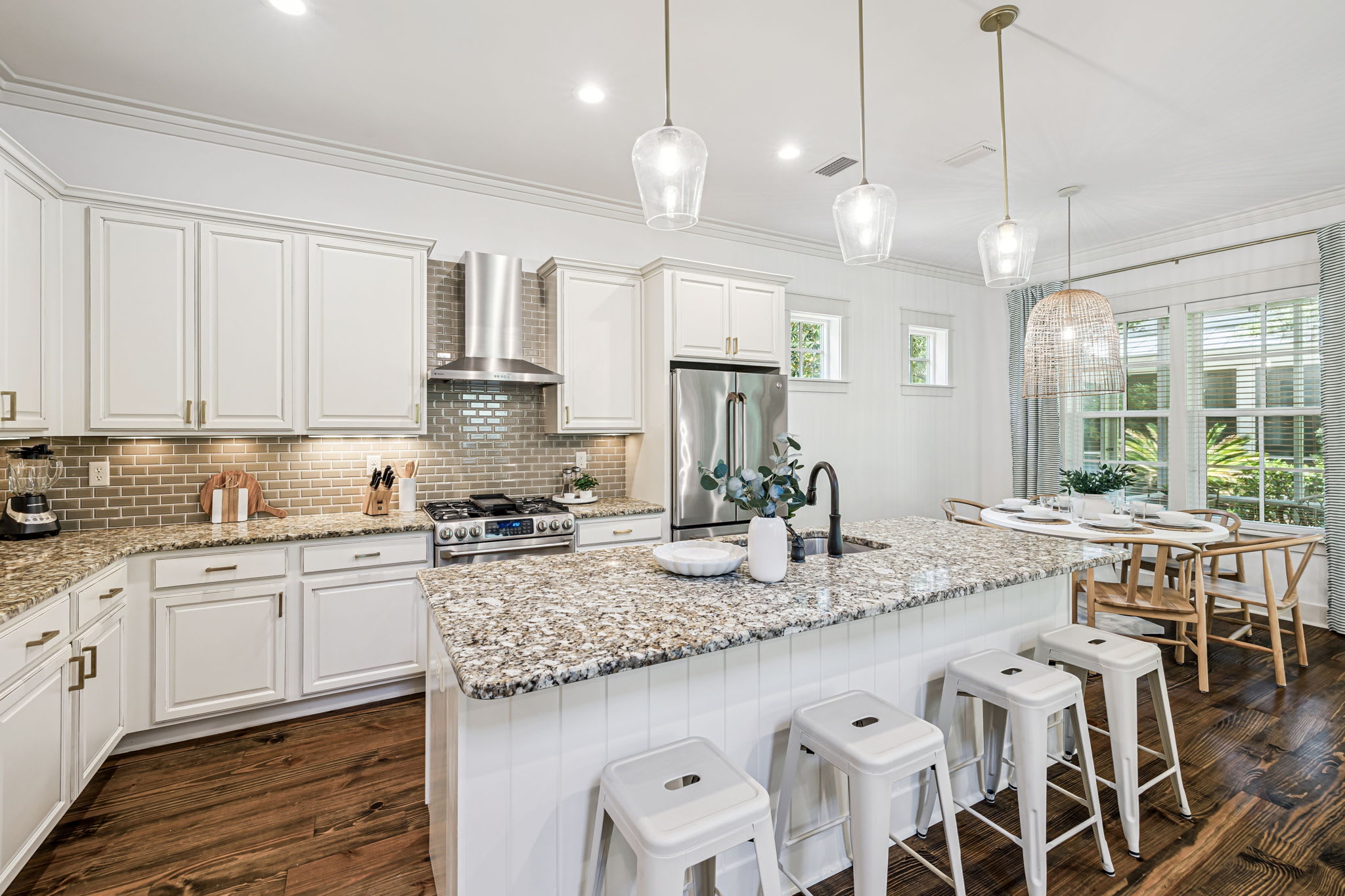 Chef's Kitchen - Bar Seating for 4!