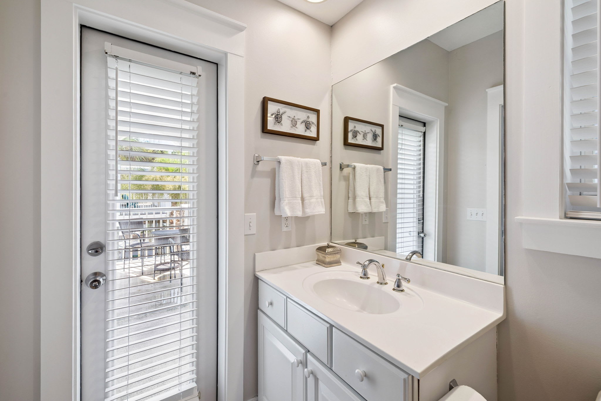 King Guest En-Suite - Single Vanity