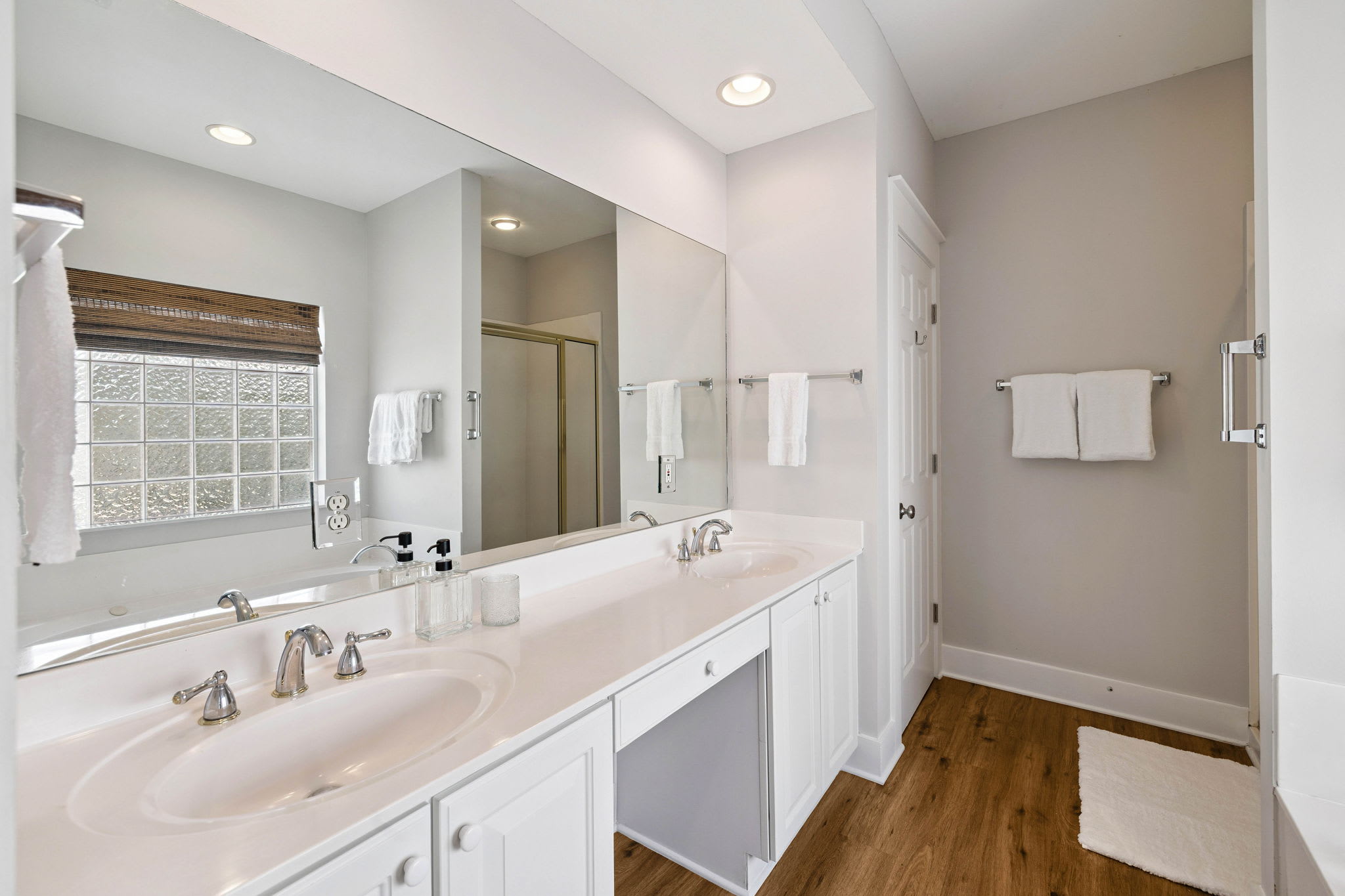 Primary King En-Suite - Dual Vanities