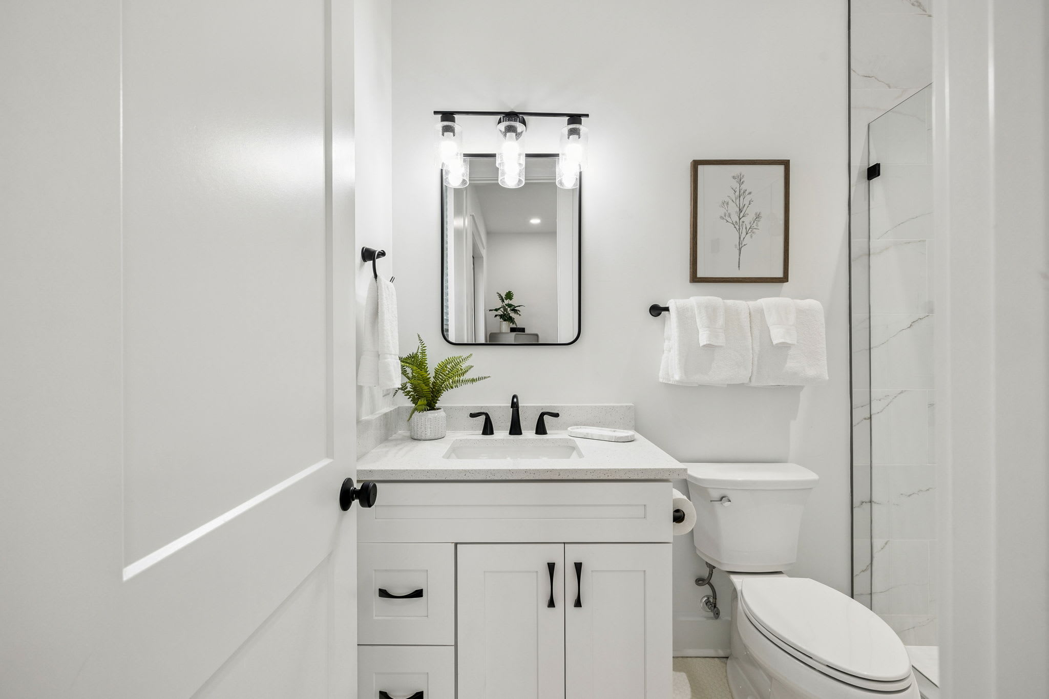 King Guest En-Suite - Single Vanity