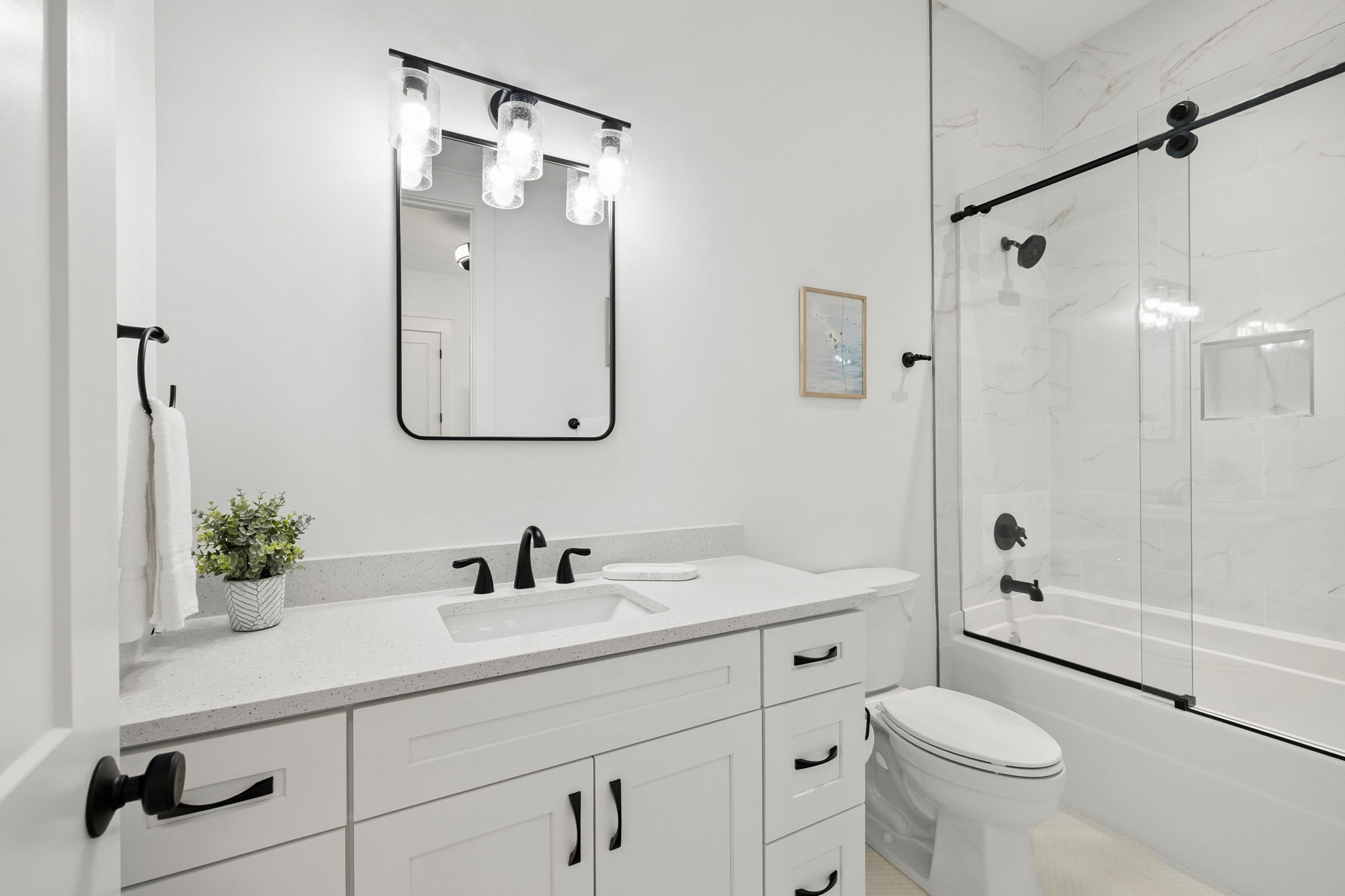 Bunk En-Suite - Single Vanity + Shower/Tub Combo