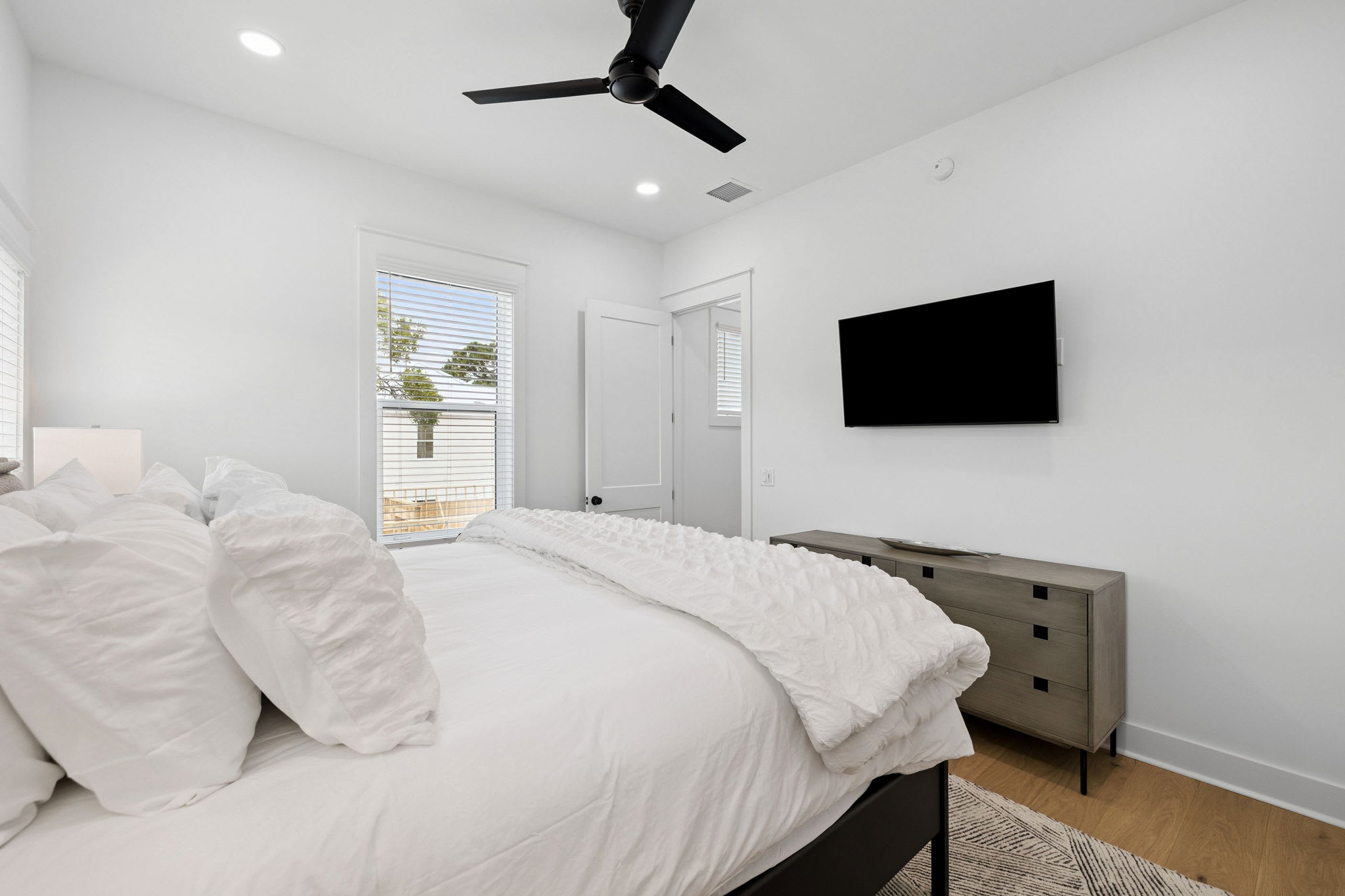 King Guest Suite - Equipped with a Flat-Screen TV