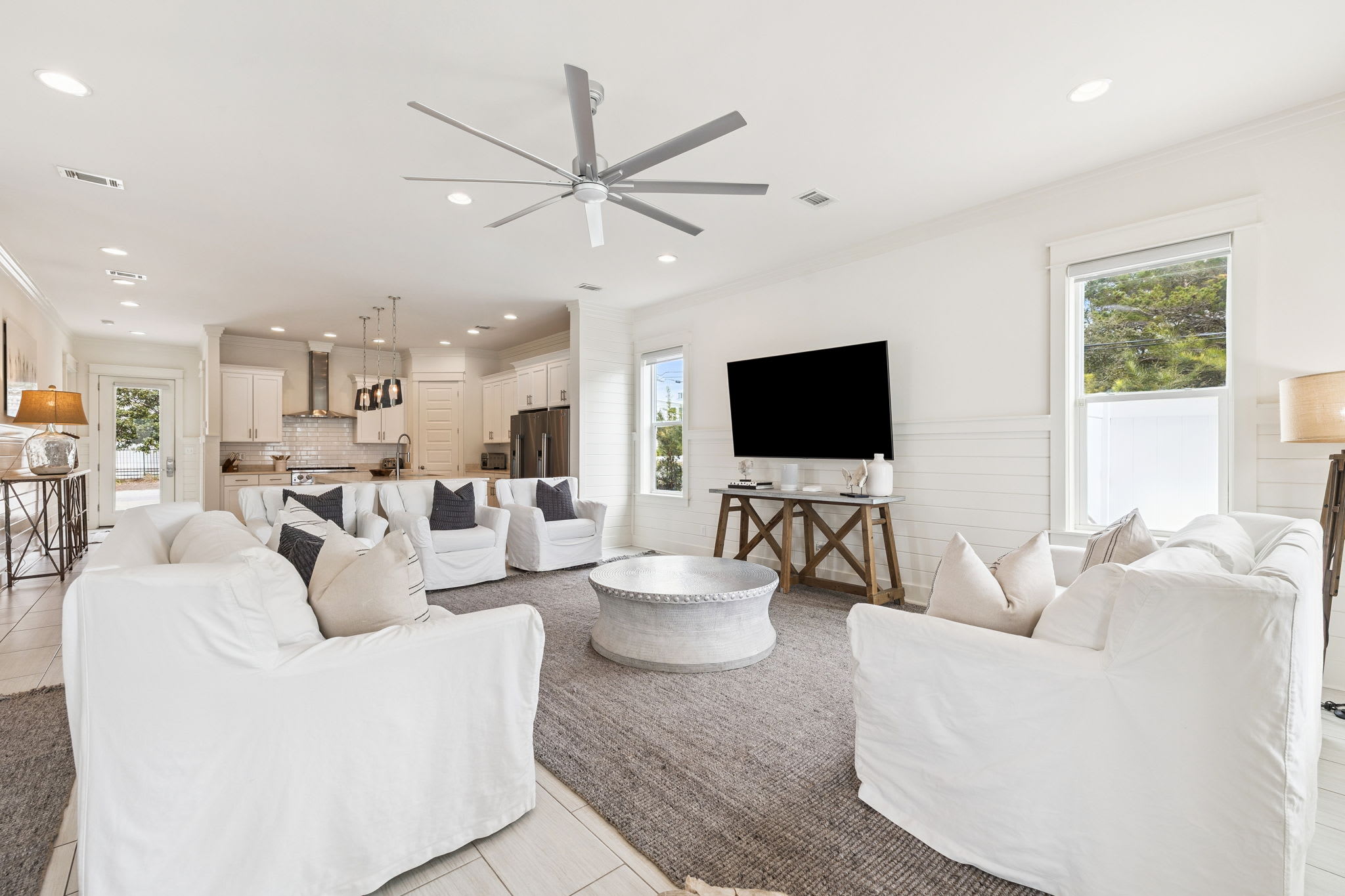 Cozy Living Area with Ample Seating