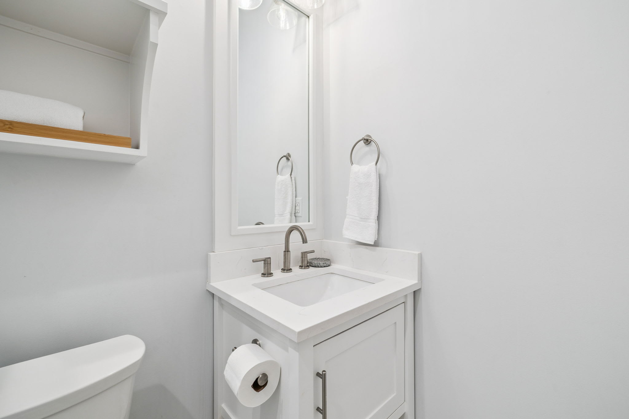 King Guest En-Suite - Single Vanity