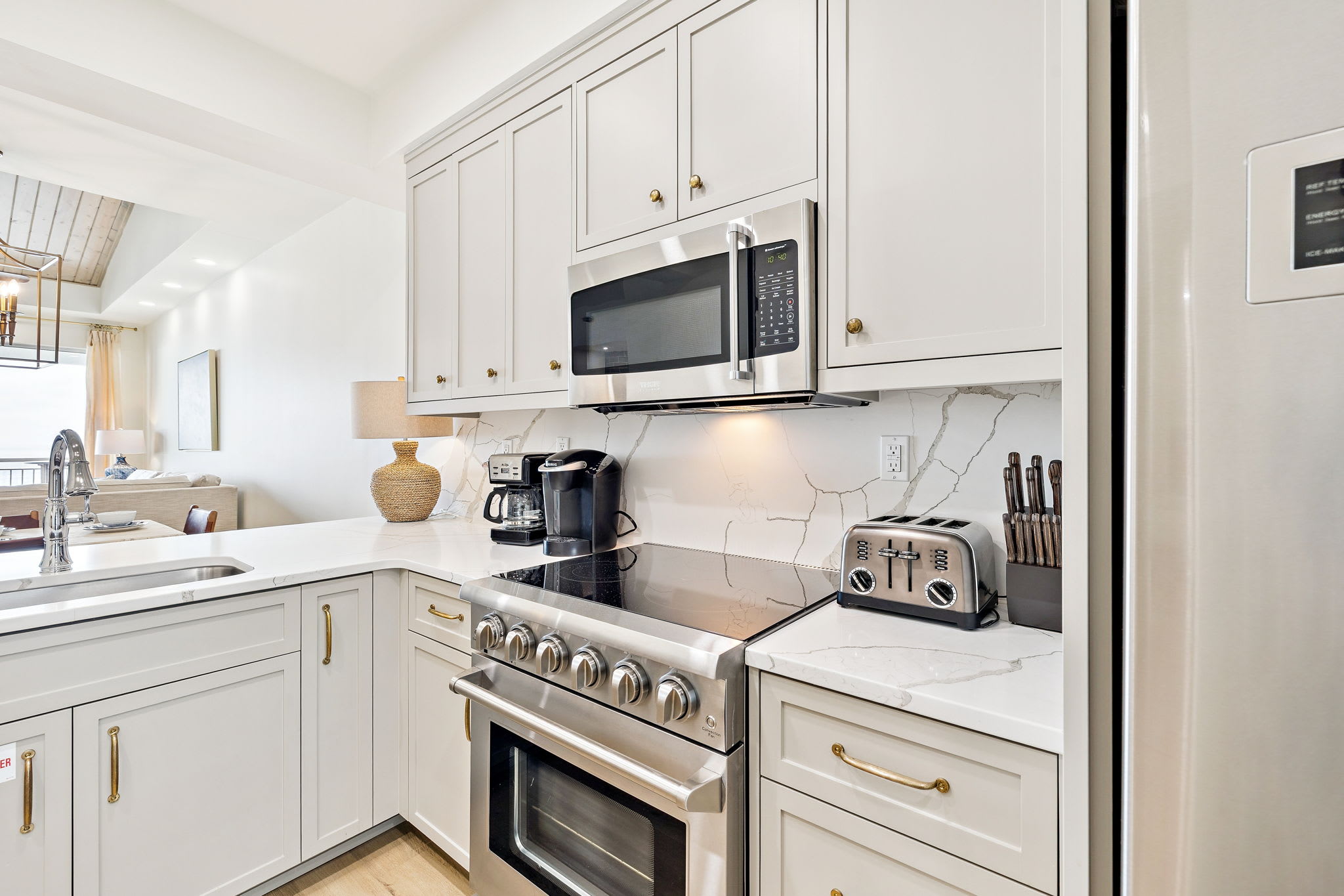 Fully Equipped with Stainless Steel Appliances