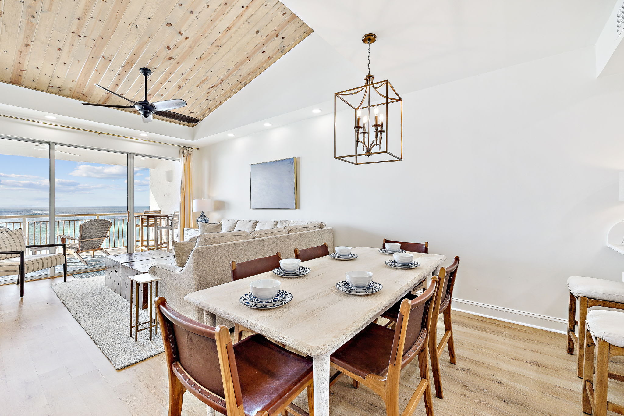 Dining Area with Seating for 6