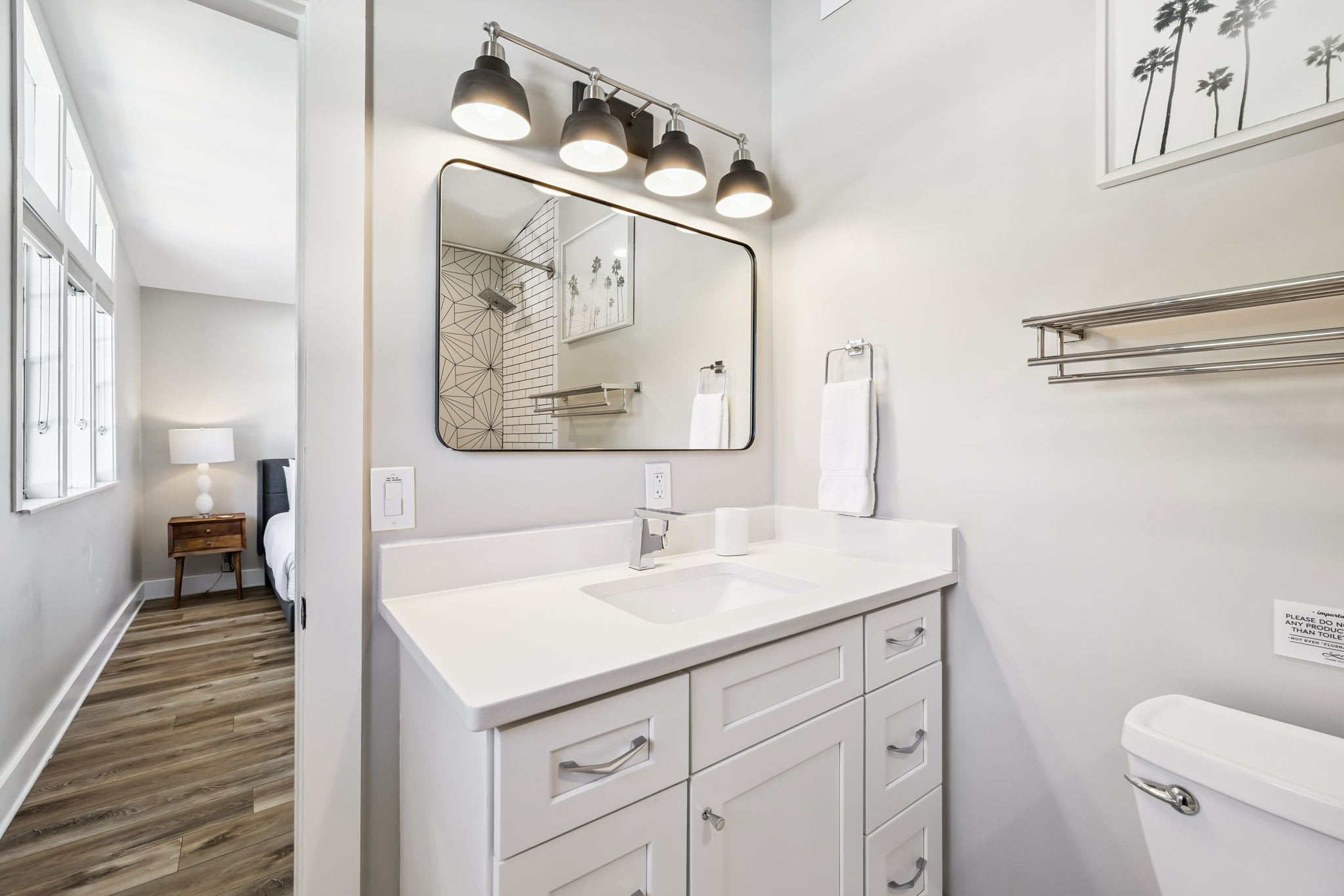 King Guest En-Suite - Single Vanity