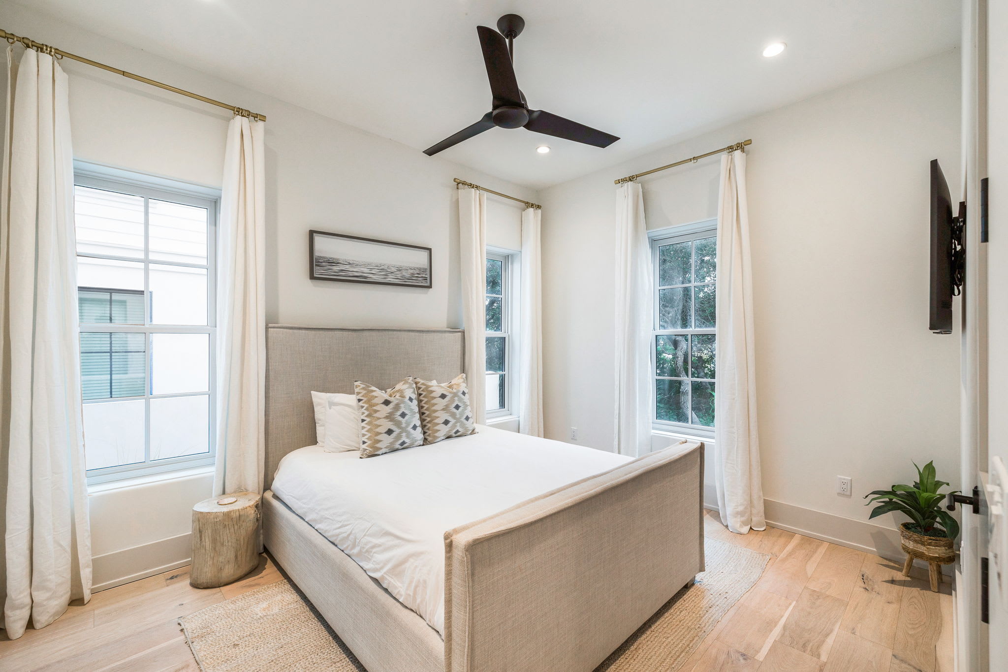 1st Floor - Queen Guest Suite