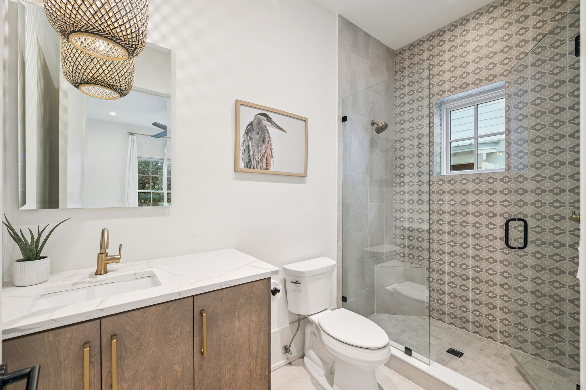 Queen Guest En-Suite - Single Vanity + Walk-In Shower