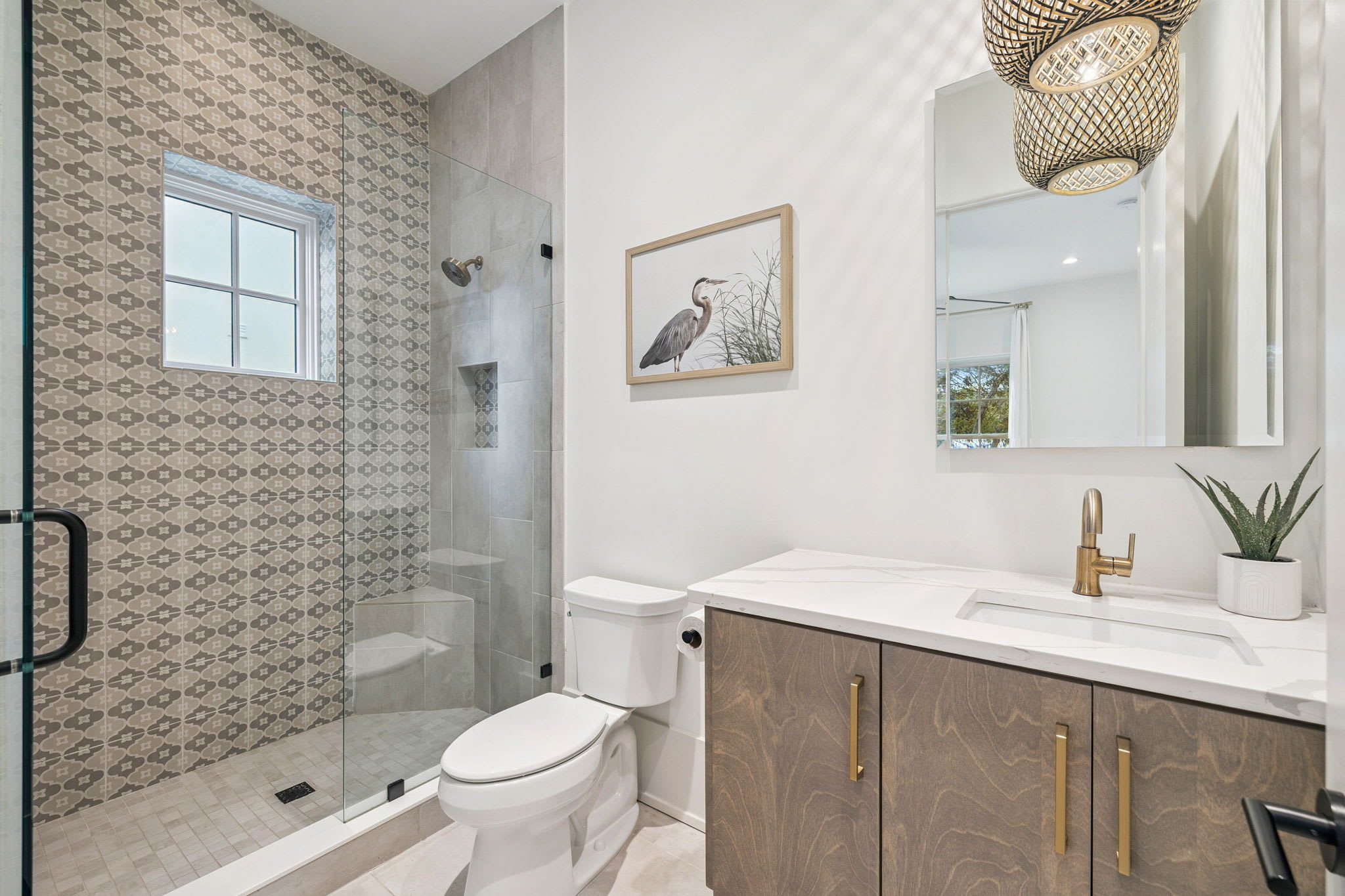 Queen Guest En-Suite - Single Vanity + Walk-In Shower