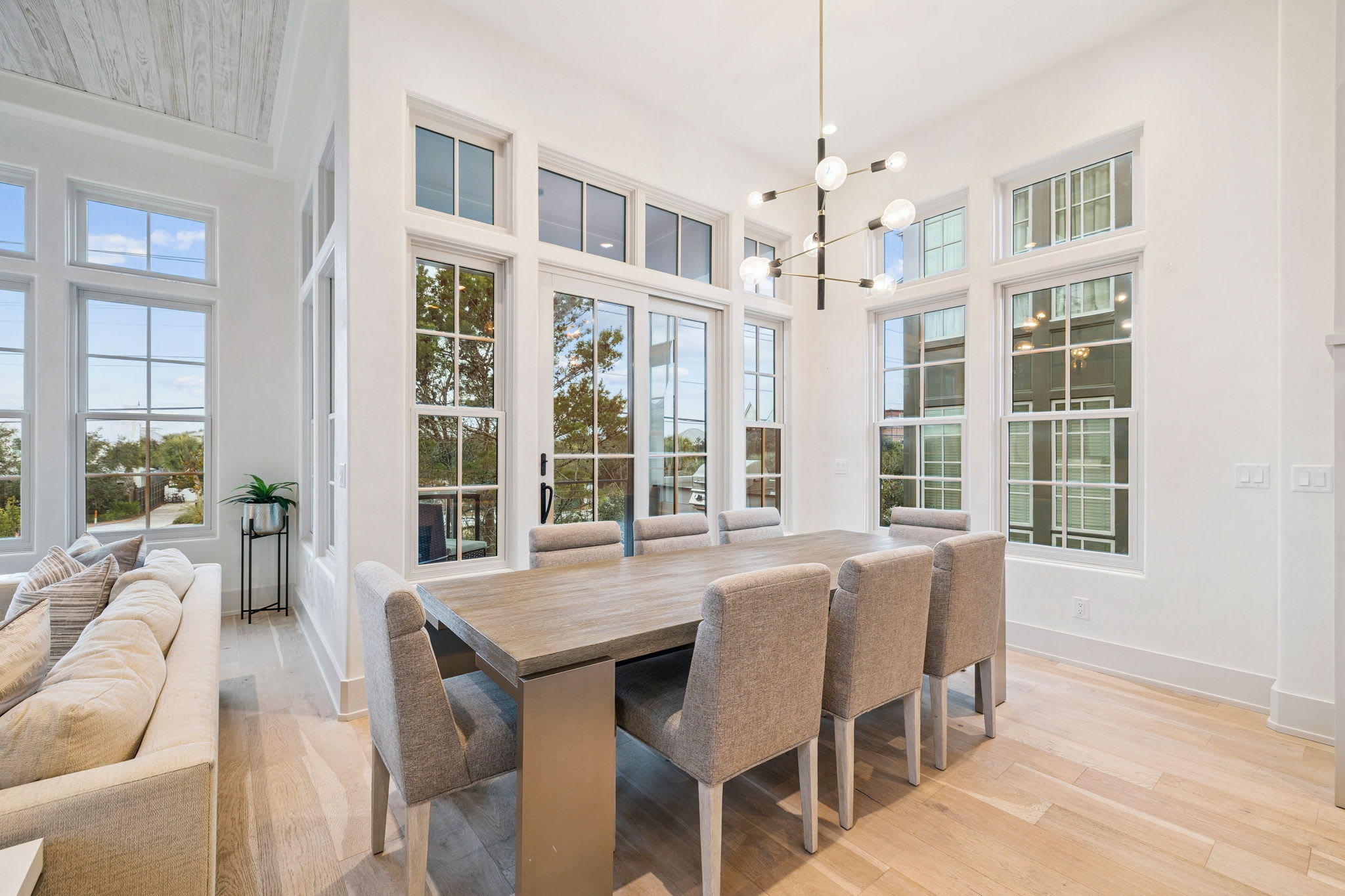 Spacious Dining Area with Seating for 8