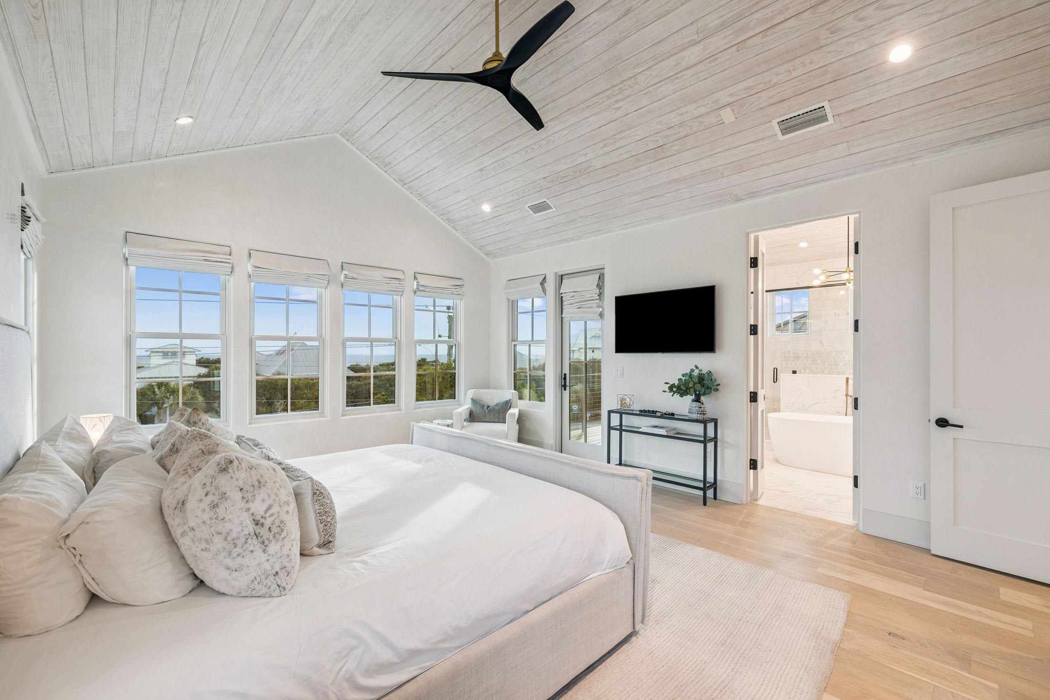 Primary King Suite - Private Balcony + Flat-Screen TV