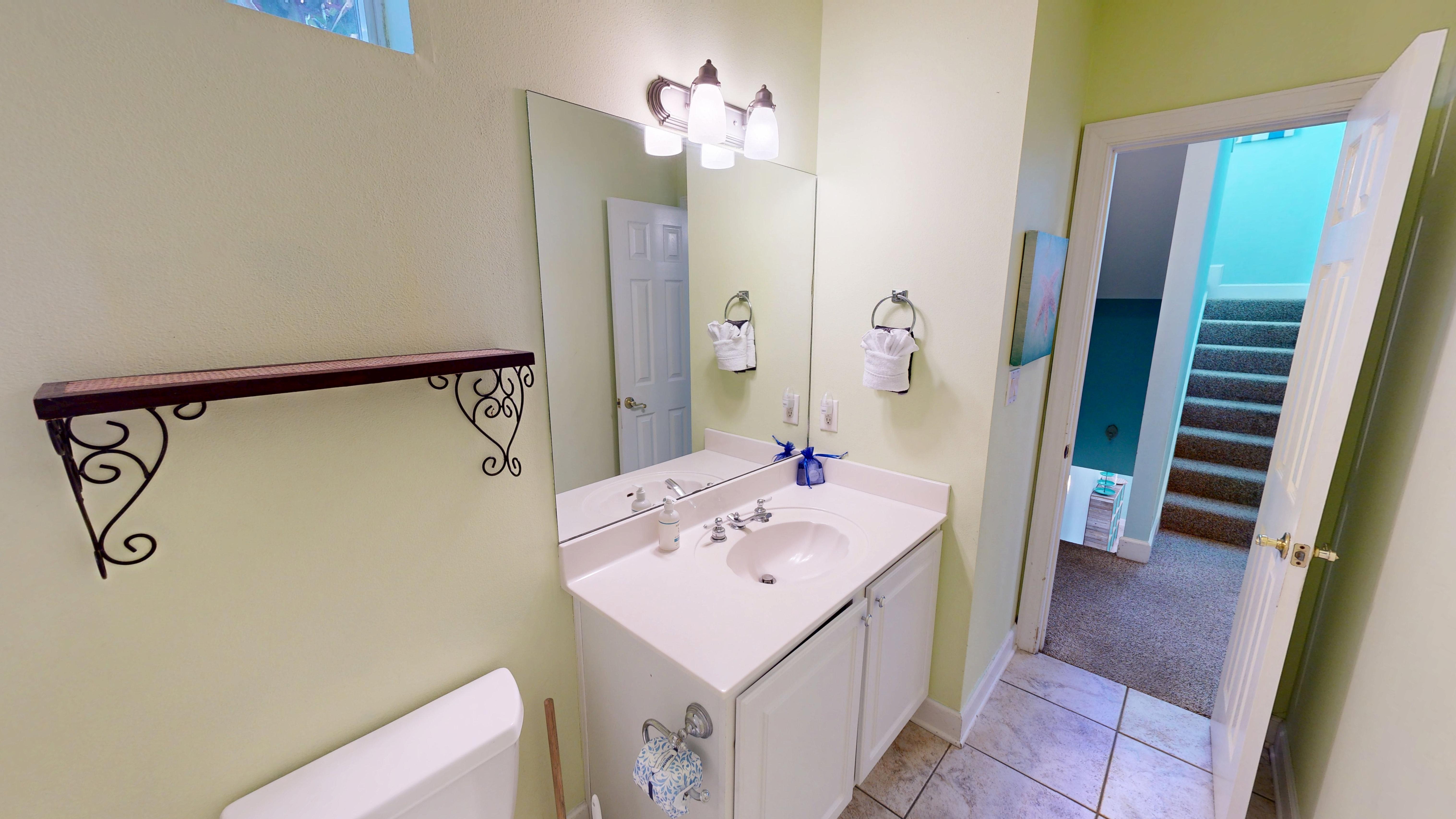 Guest Bathroom 1 (2nd Floor)