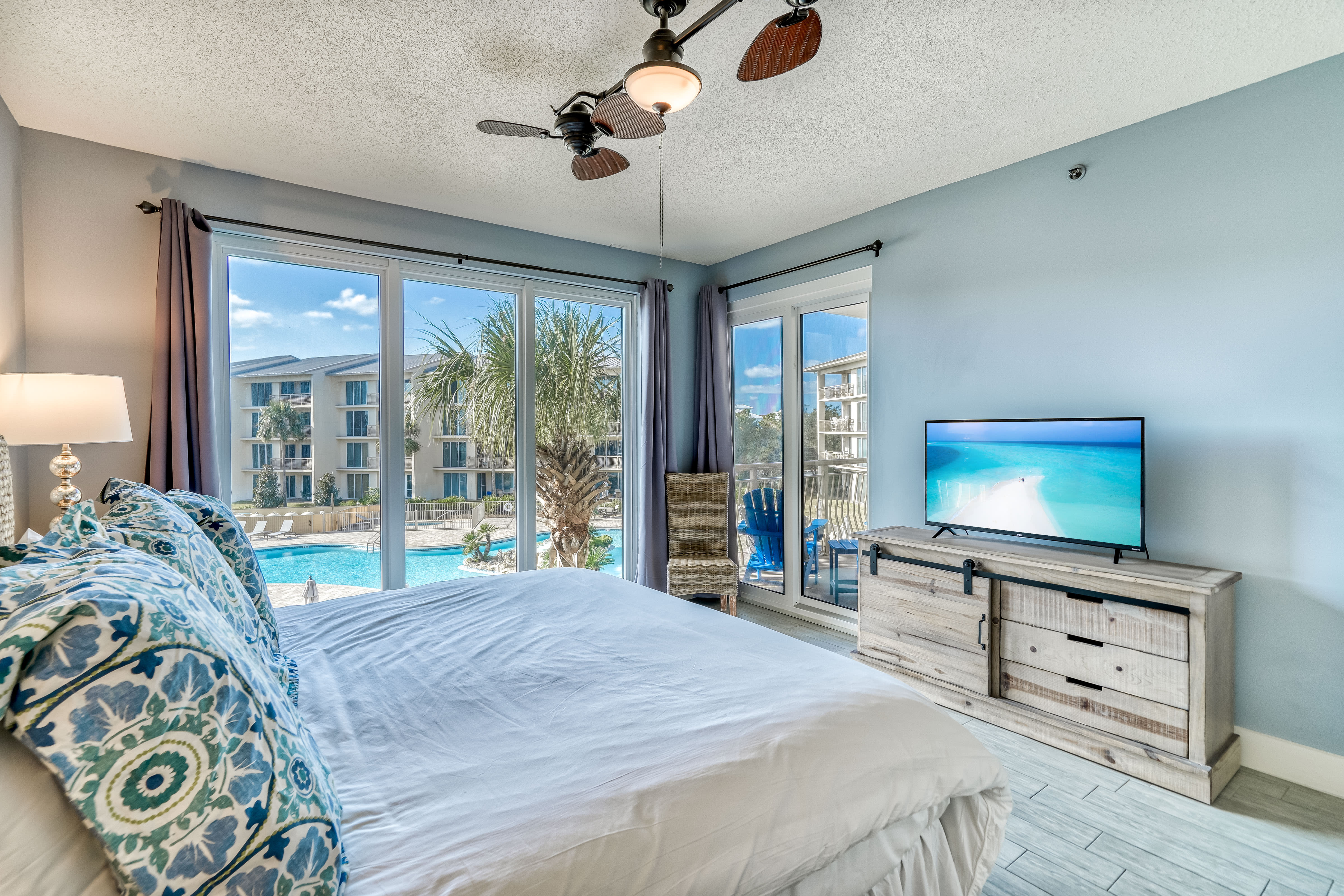 Primary Suite - King Size Bed - Balcony Access