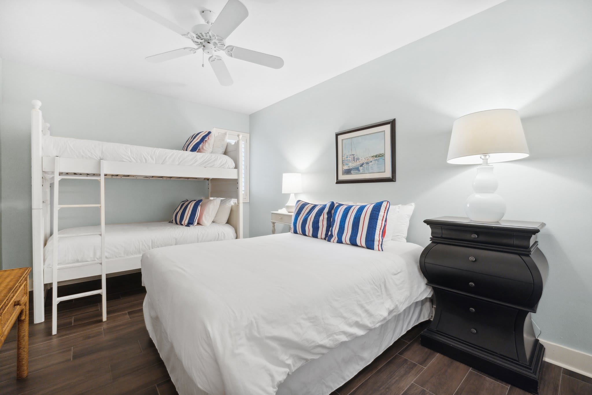 Twin Over Twin + Queen