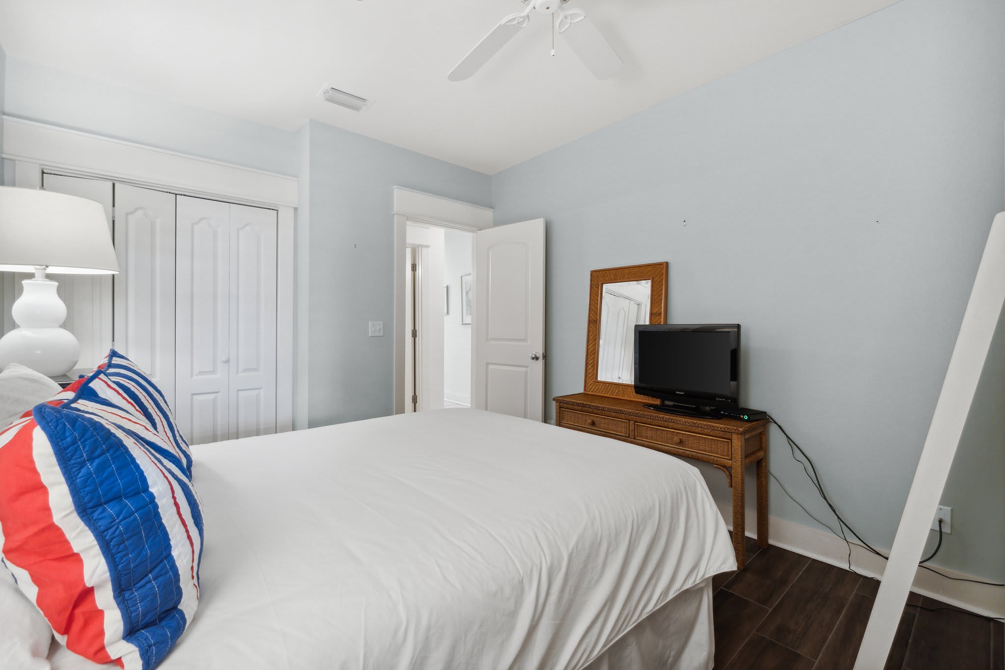 Twin Over Twin + Queen