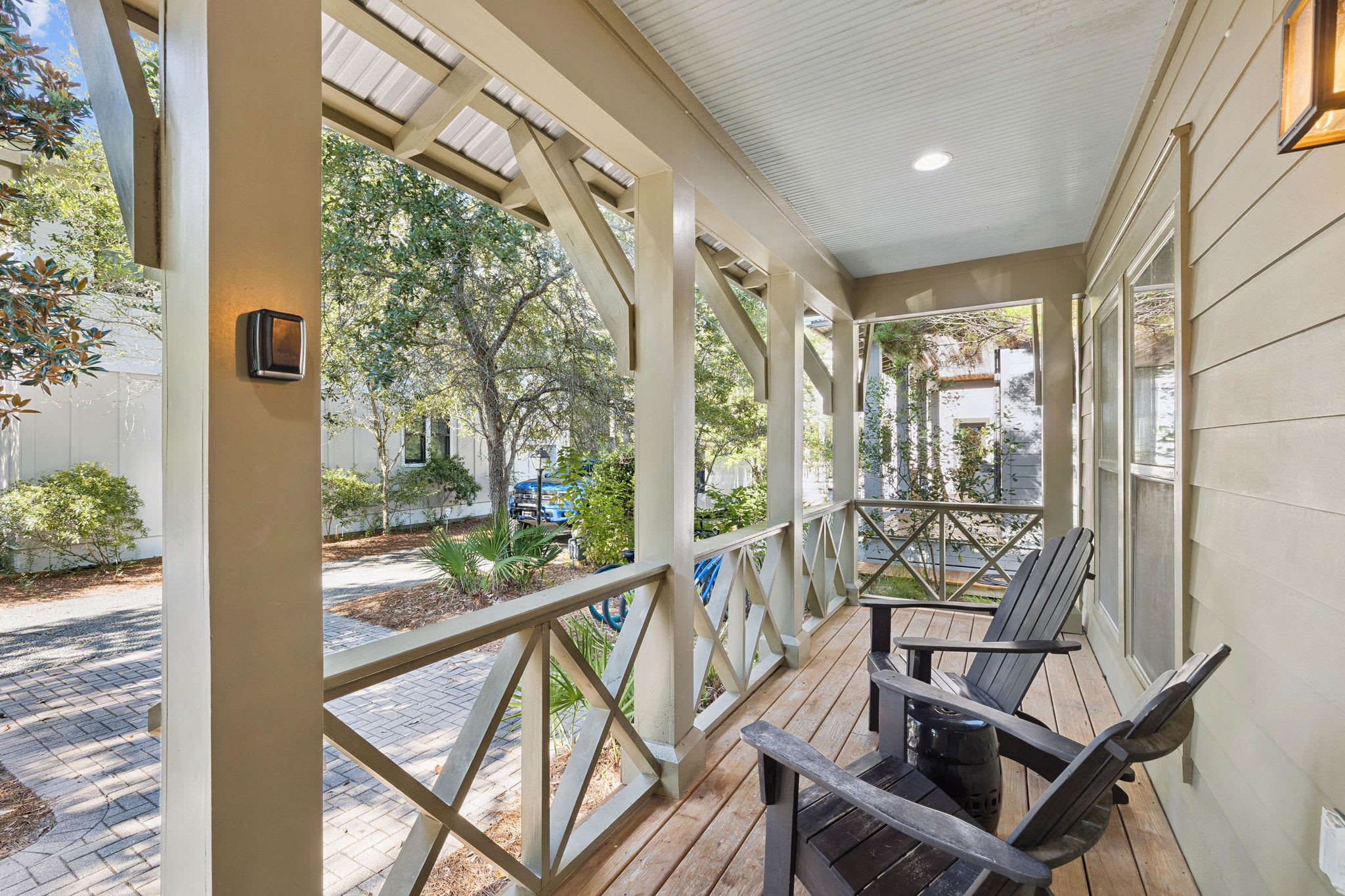 Cozy Front Porch - Perfect for Morning Coffee!