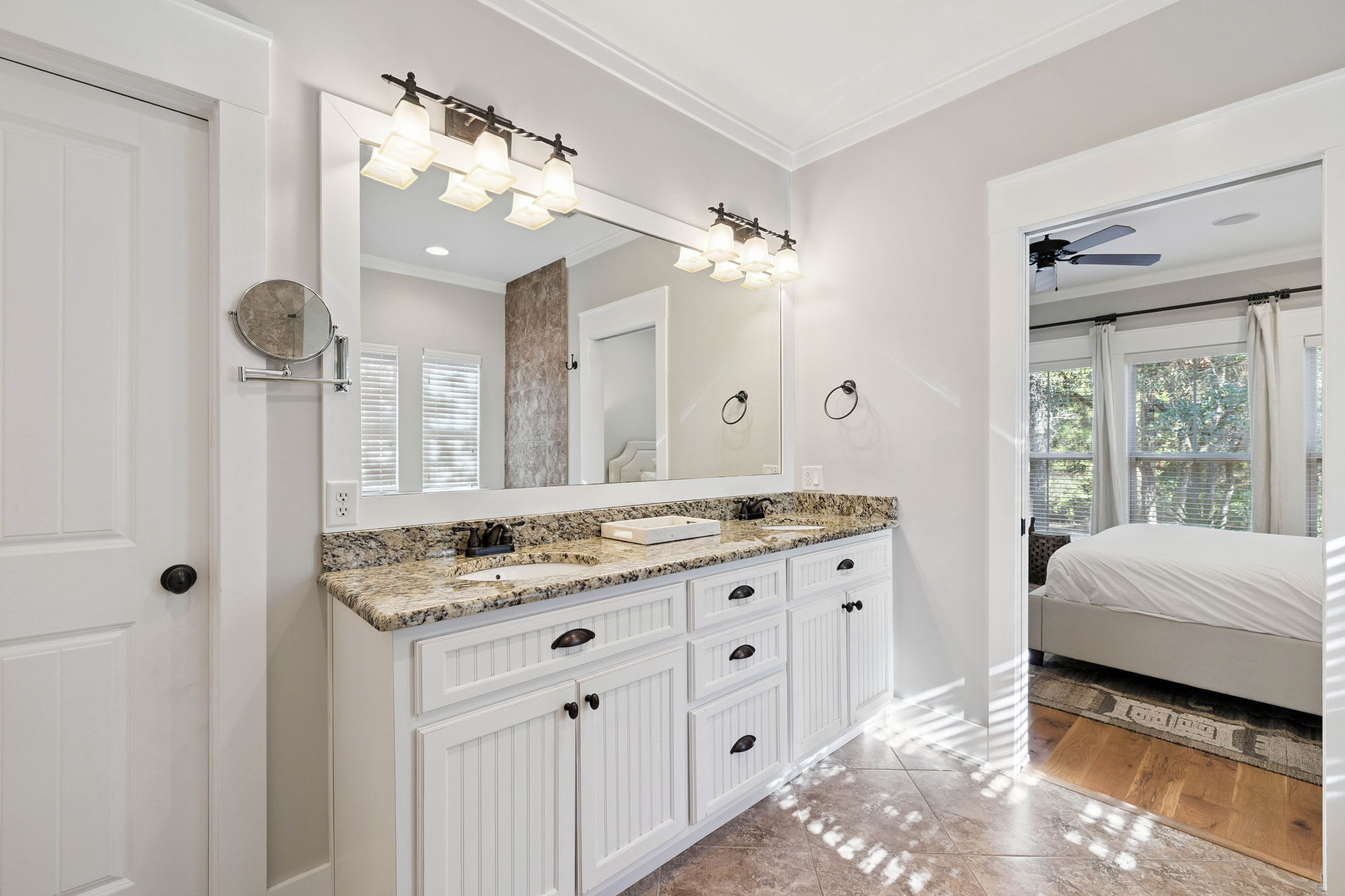 Primary King En-Suite - Dual Vanities