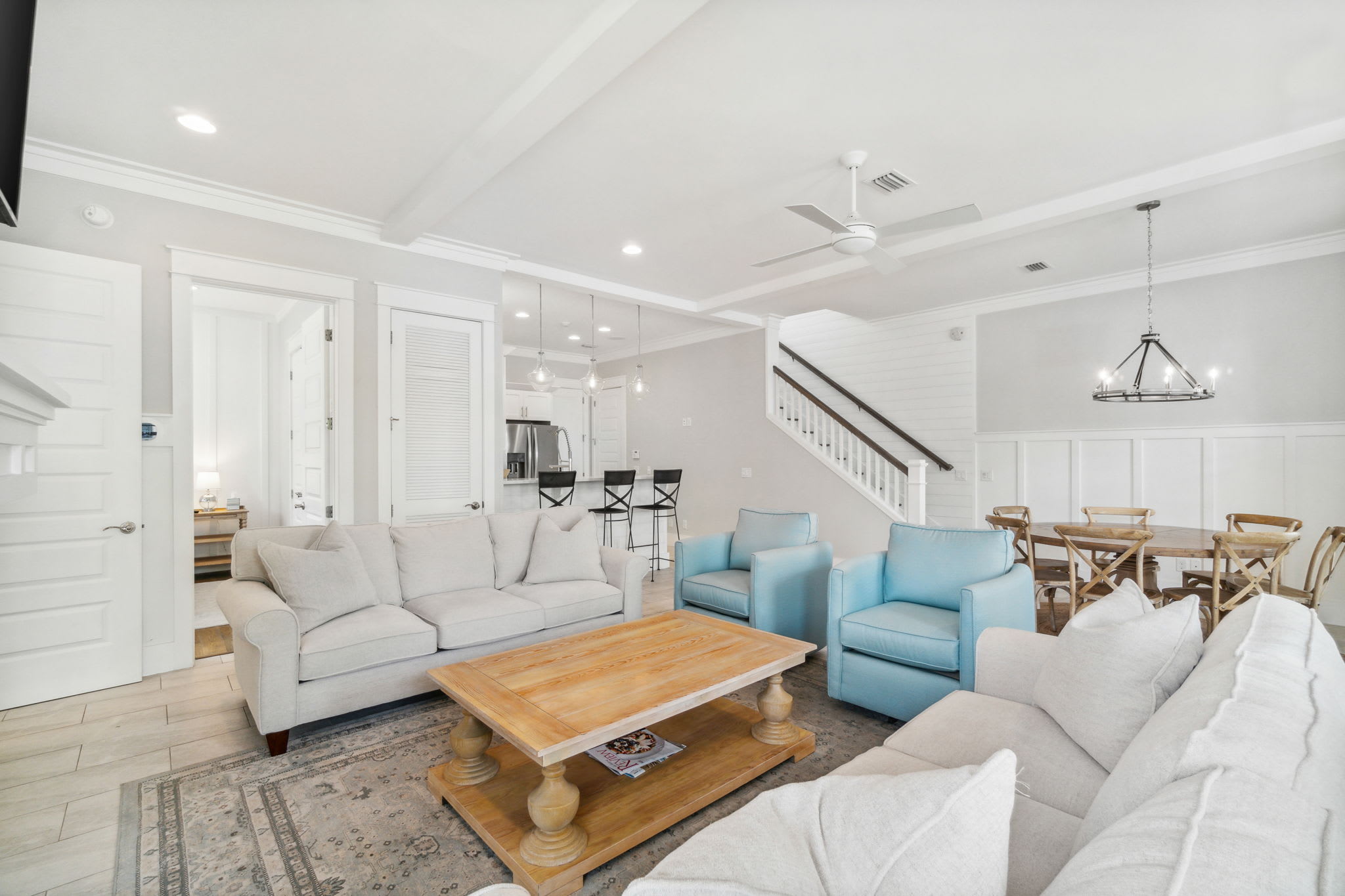 Cozy Sofas for Everyone to Gather