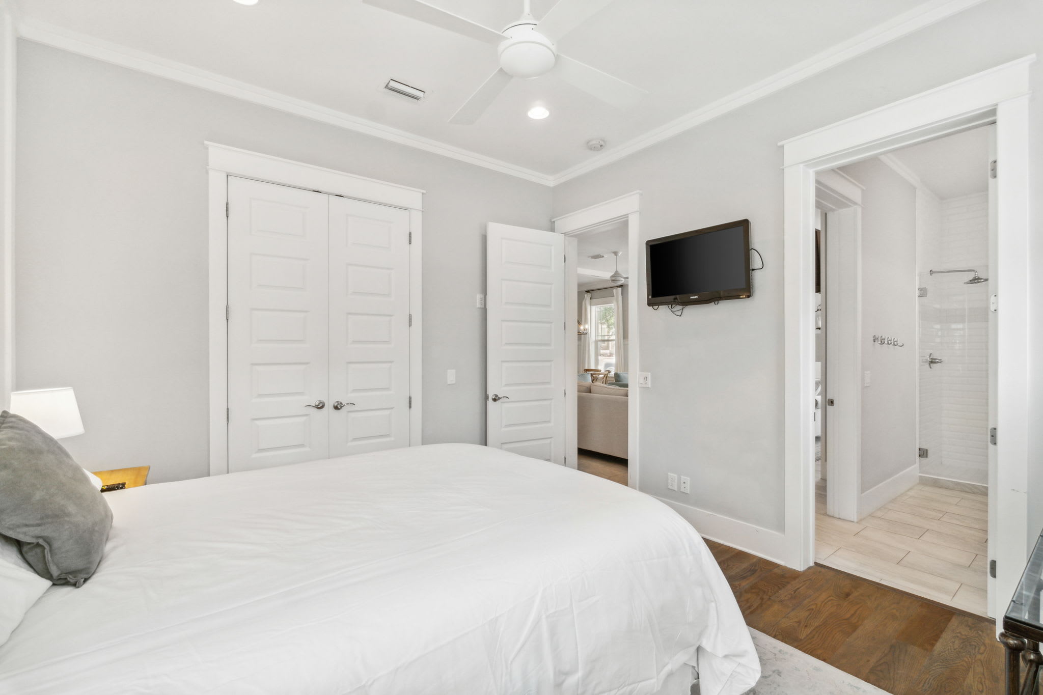 Queen Guest Suite - Equipped with a Flat-Screen TV