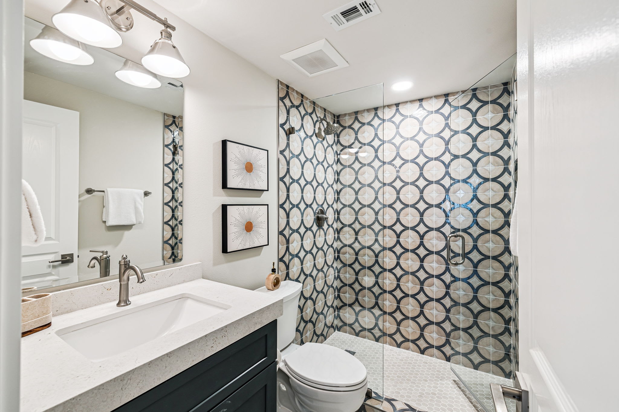 Twin Guest En-Suite - Single Vanity & Walk-In Shower