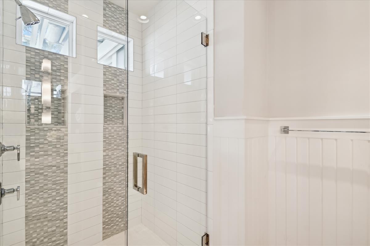 2nd Floor - Guest En Suite