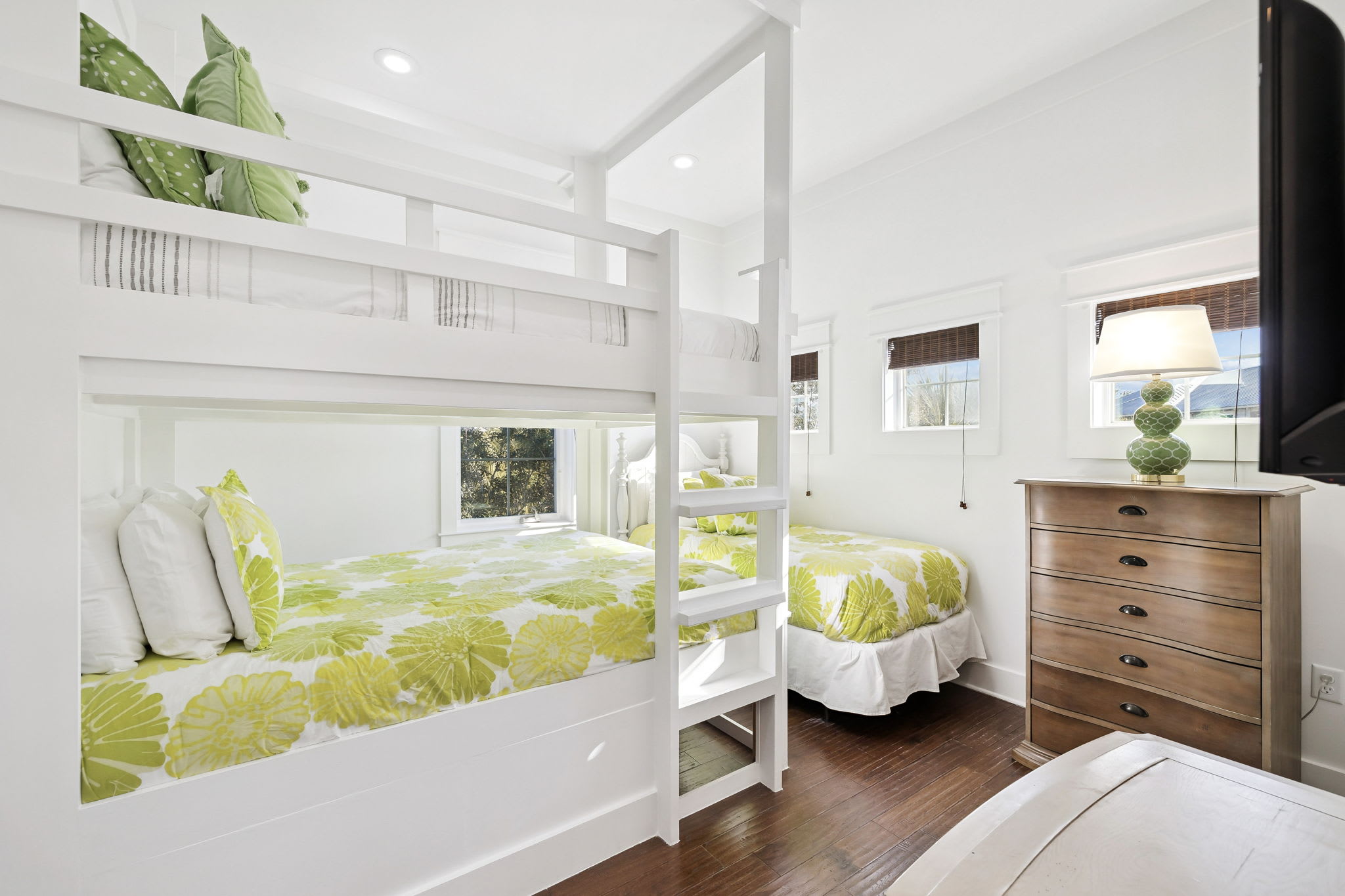 2nd Floor Bunk Room - Equipped with a Flat-Screen TV