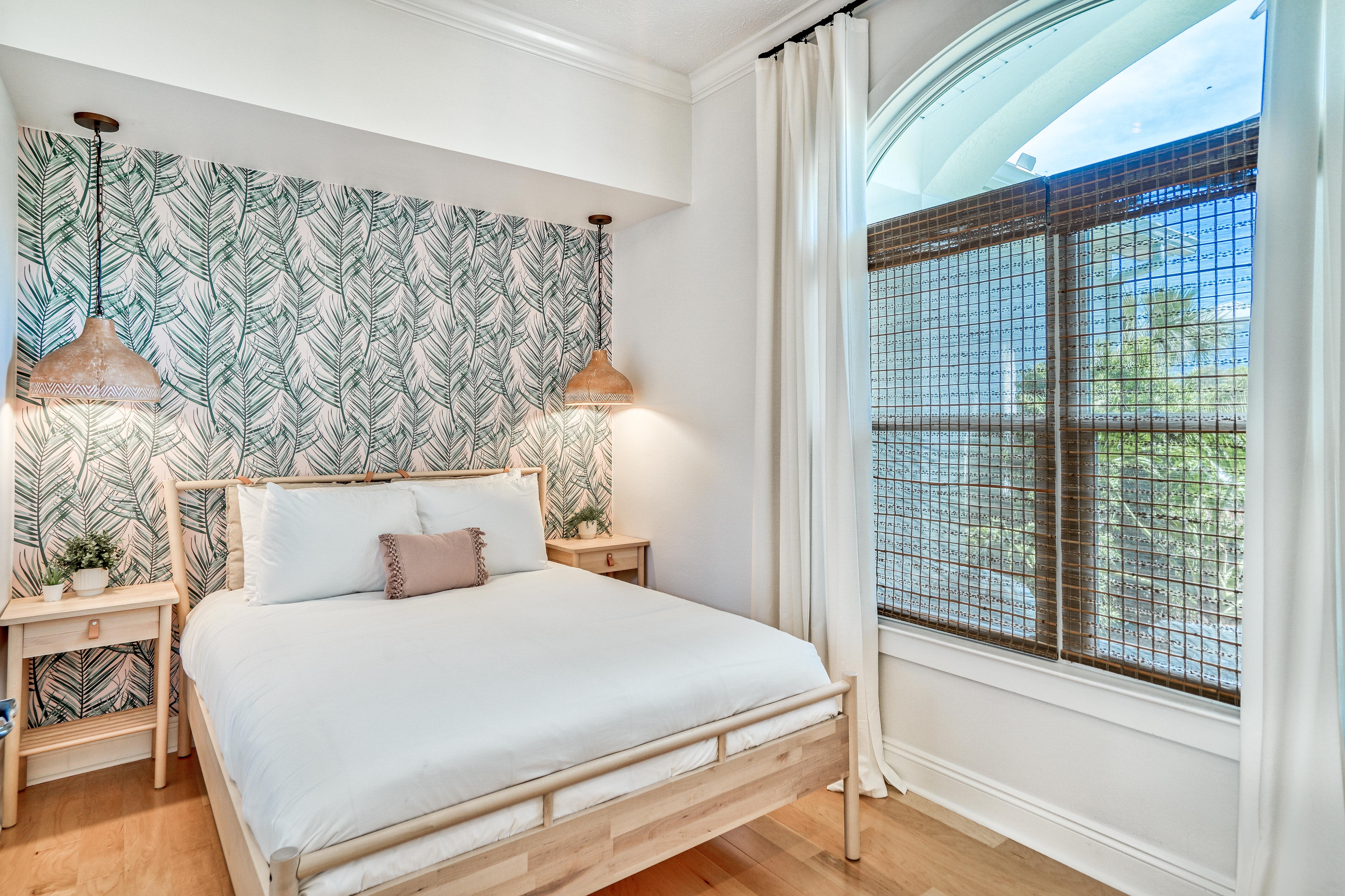 Guest Bedroom - Queen Bed