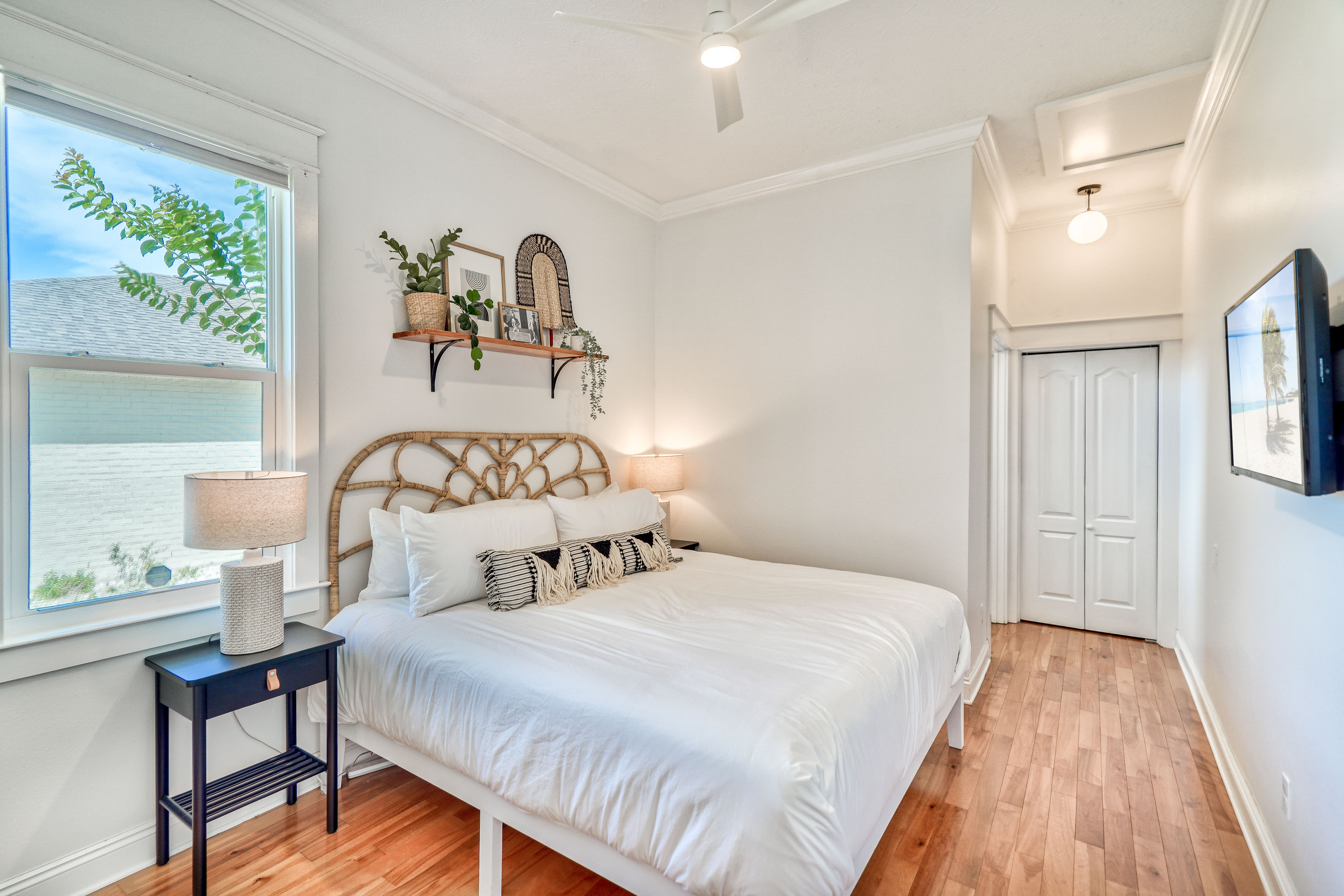 Guest Bedroom - King Bed - En Suite