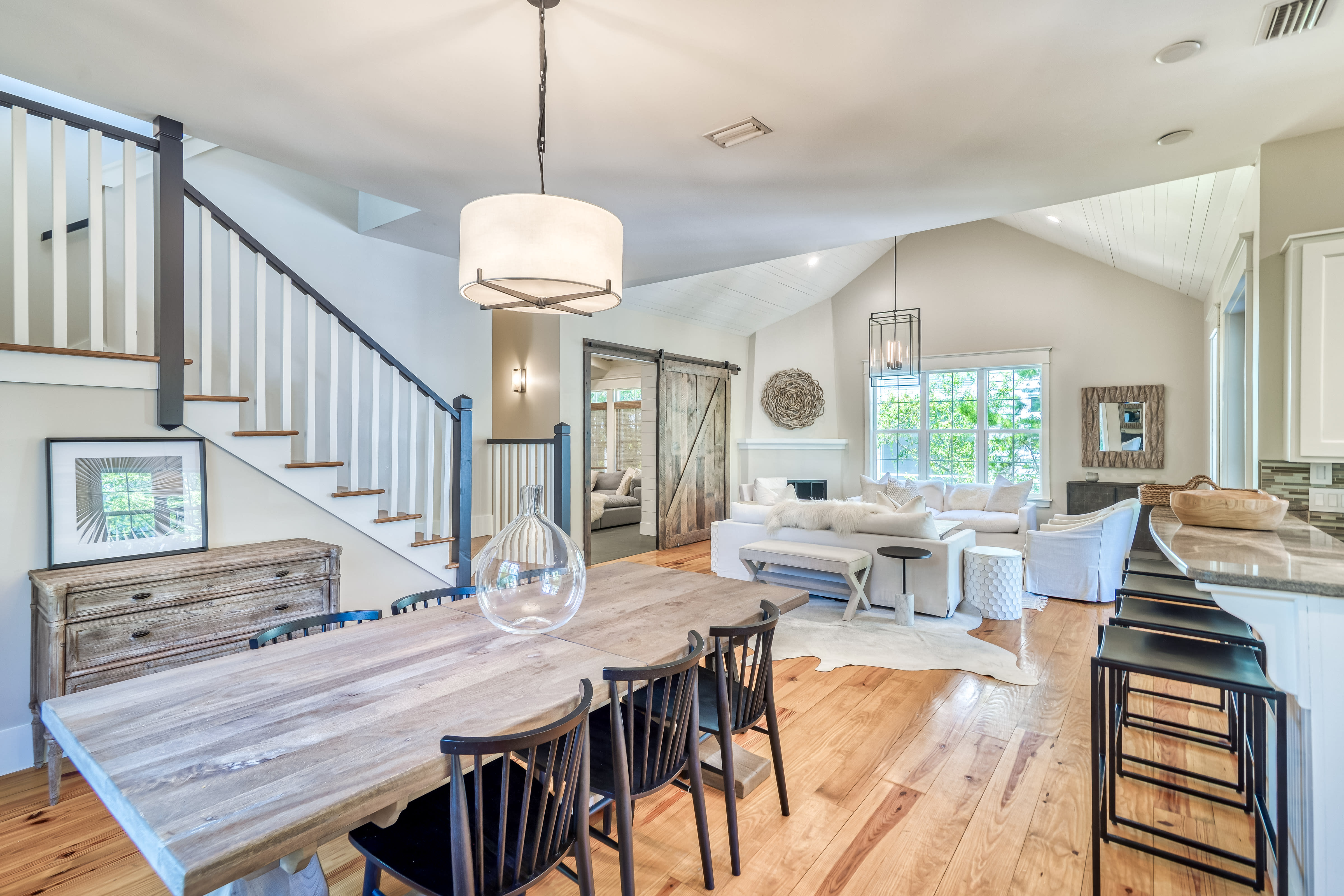 Dining Area with Seating for 8!