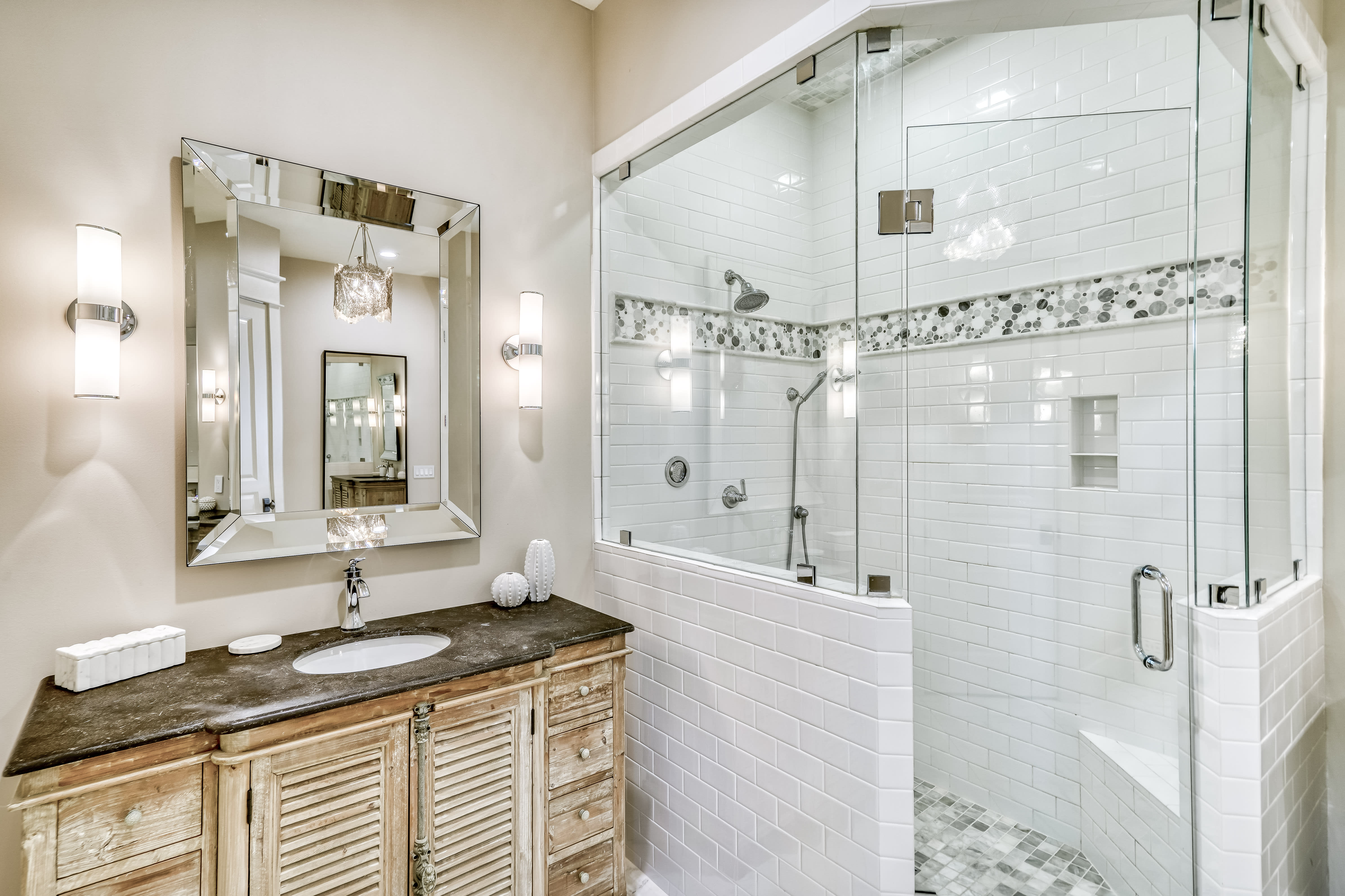 Primary King En-Suite - Walk-In Shower