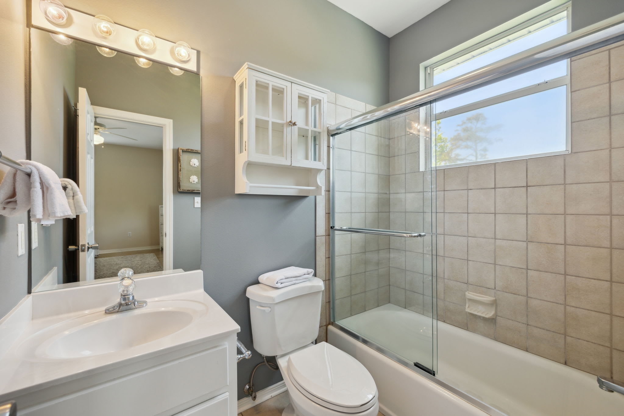 3rd Floor - Primary King En-Suite