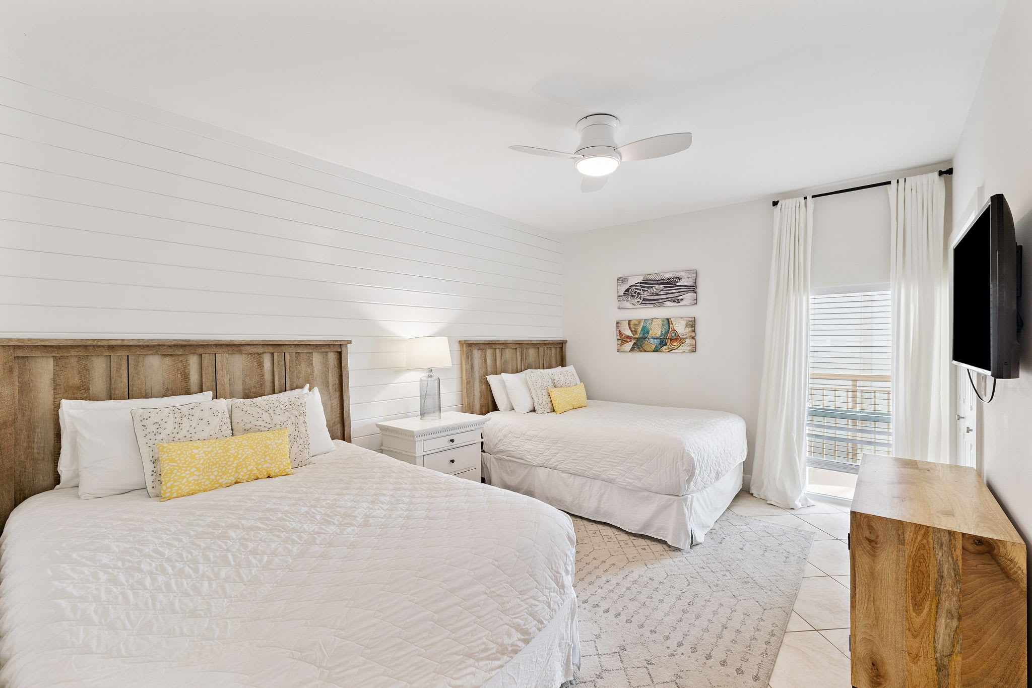 Queen Guest Suite - Equipped with a Flat-Screen TV