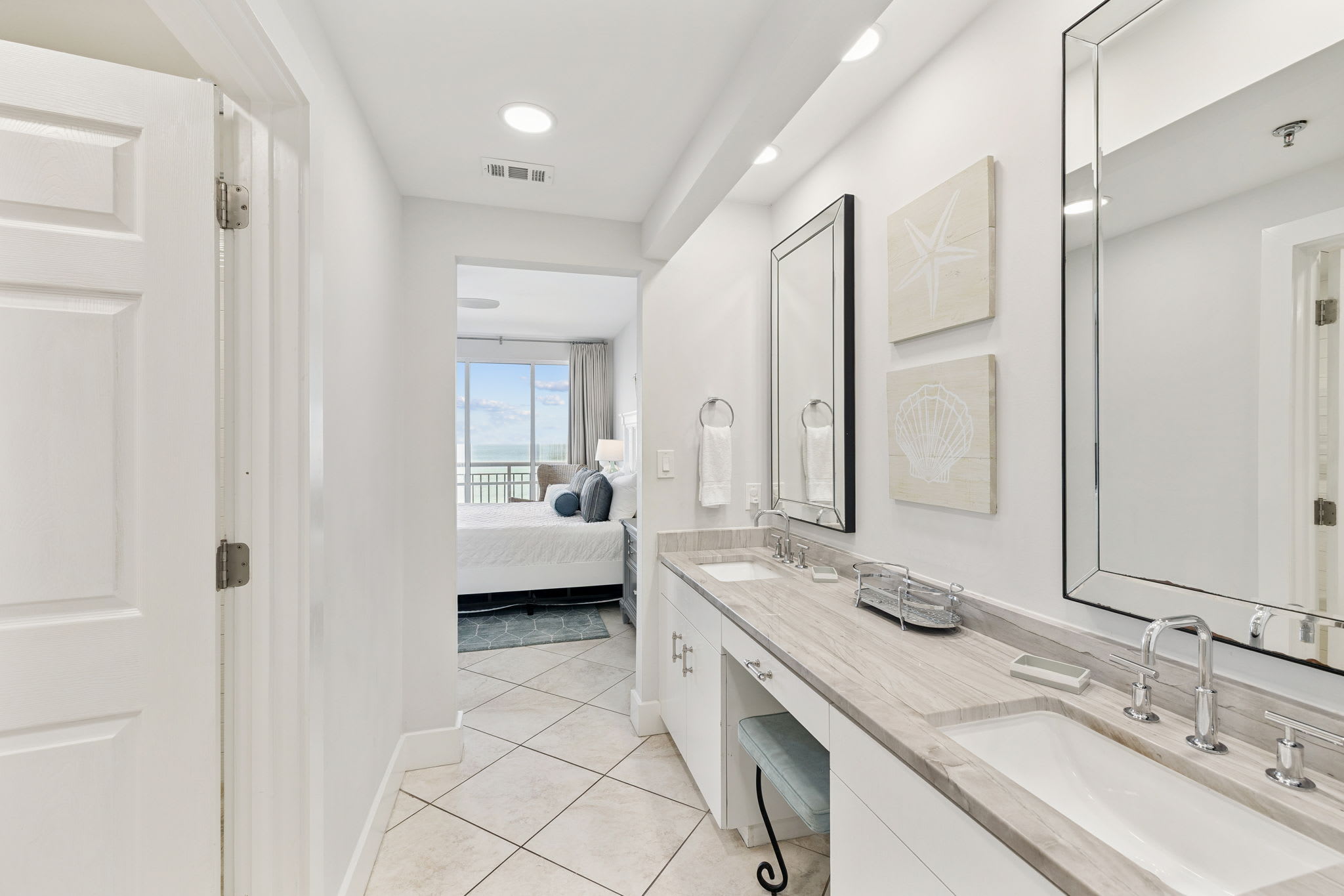 Primary King En-Suite - Dual Vanities