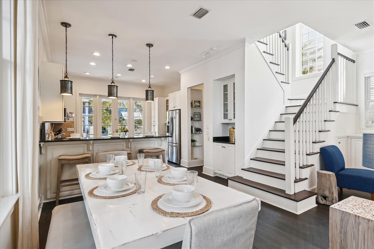 Dining Area - Offering Seating for Six