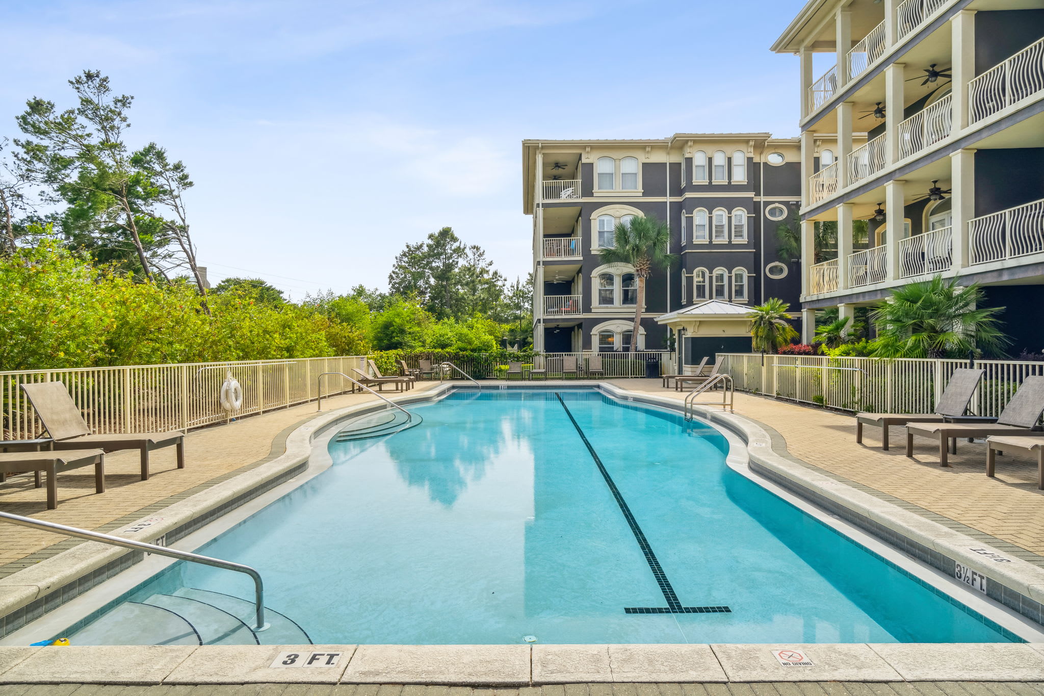 Large Community Pool!