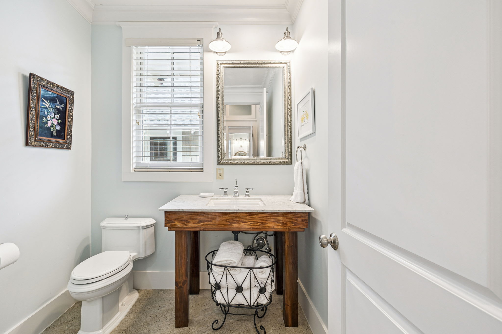 King Guest En-Suite - Single Vanity