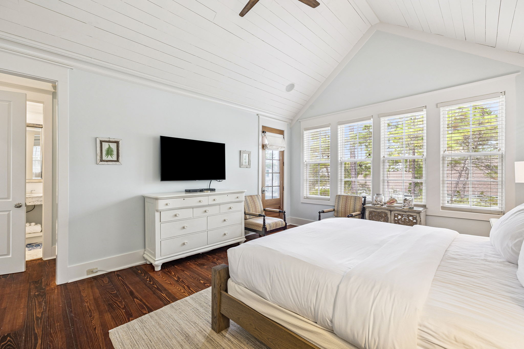 Primary King Suite - Private Balcony Access + Flat-Screen TV