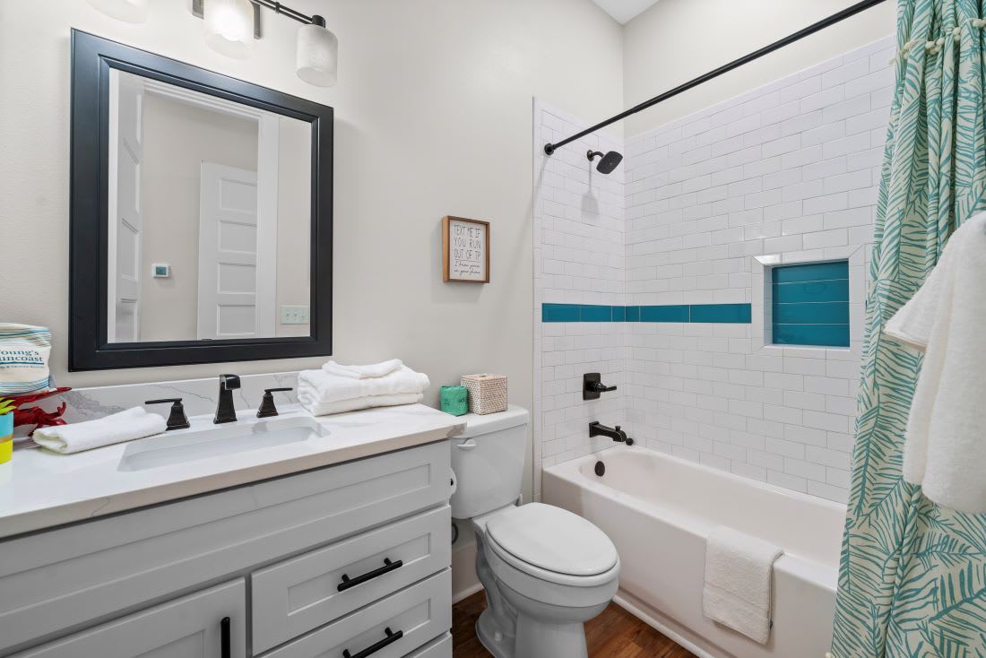 24 His & Hers Bathroom 3